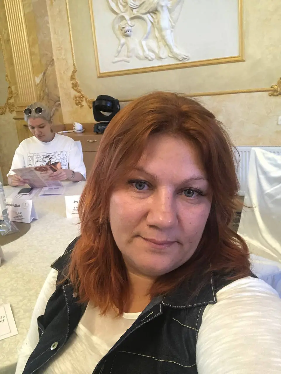 Сегодня не будет поста об энергиях дня, а просто небольшая история обо мне🤩
Меня зовут Светлана Капанга Мабика. Мне 45. У меня двое взрослых детей и муж-африканец | Сетка — социальная сеть от hh.ru