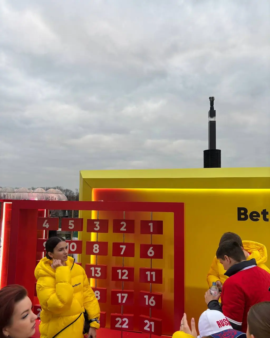 ⚽️ Стратегия BetBoom — дать болельщикам максимум!
Обзор активаций на матчах сборной России. Контекст:
*Вчера сборная играла в Краснодаре, 31-го — в Питере. В городах топ-активов WINLINE | Сетка — социальная сеть от hh.ru
