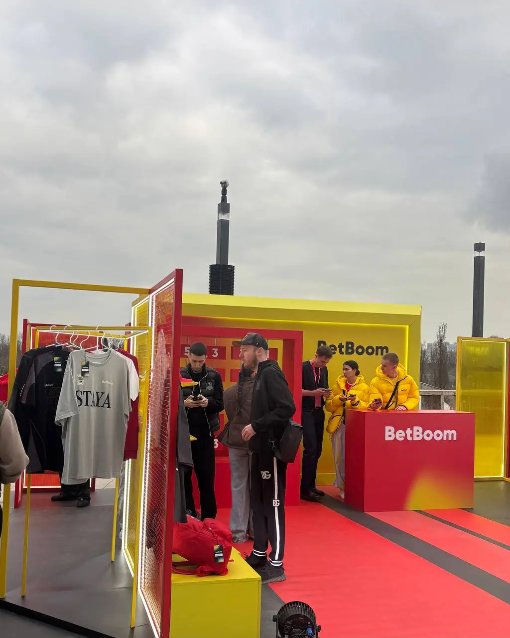 ⚽️ Стратегия BetBoom — дать болельщикам максимум!
Обзор активаций на матчах сборной России. Контекст:
*Вчера сборная играла в Краснодаре, 31-го — в Питере. В городах топ-активов WINLINE | Сетка — социальная сеть от hh.ru