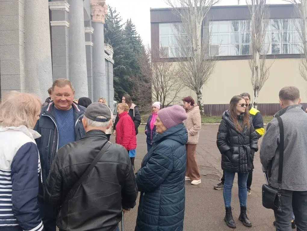 Енакиево:
Из серии, встречи с людями 😁
Комментировать, только портить | Сетка — социальная сеть от hh.ru