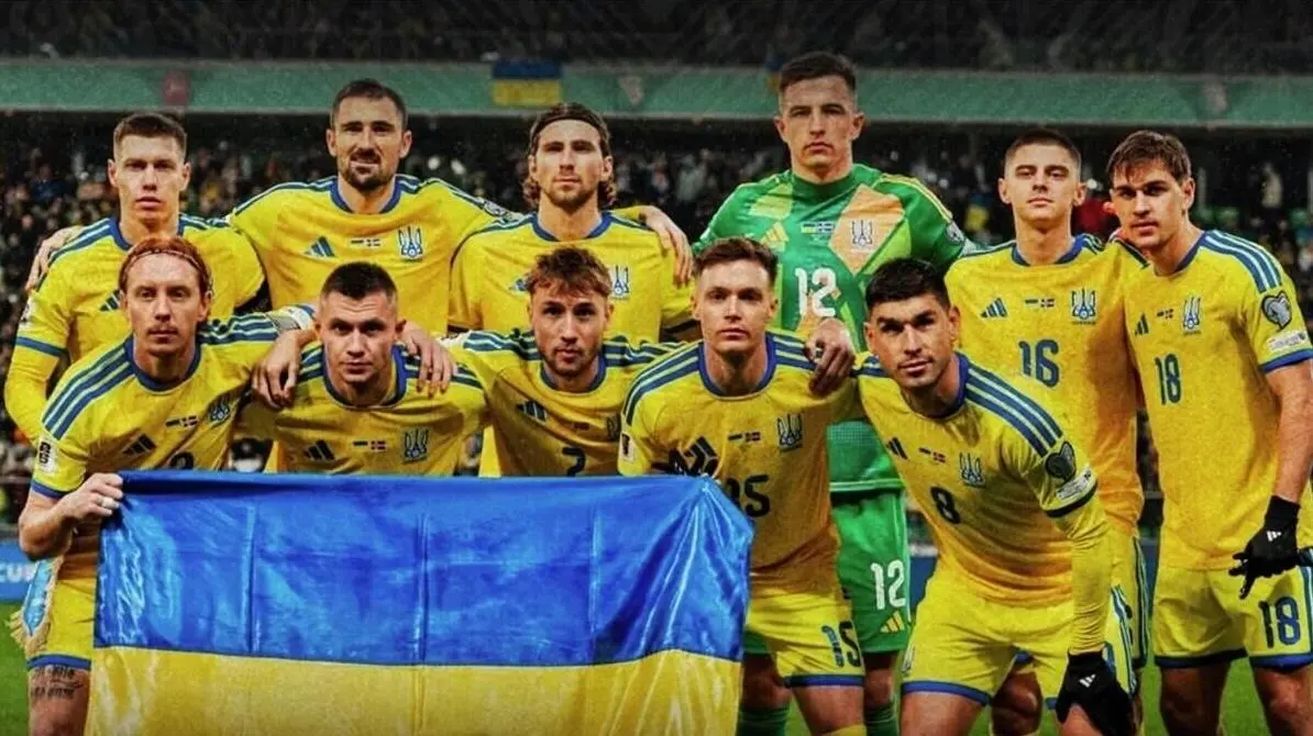 Сборную Украины по футболу ограбили перед матчем полуфинала стыкового раунда против Швеции на Чемпионате мира.
"Это случилось в гостинице, когда команда отсутствовала в своих номерах | Сетка — социальная сеть от hh.ru