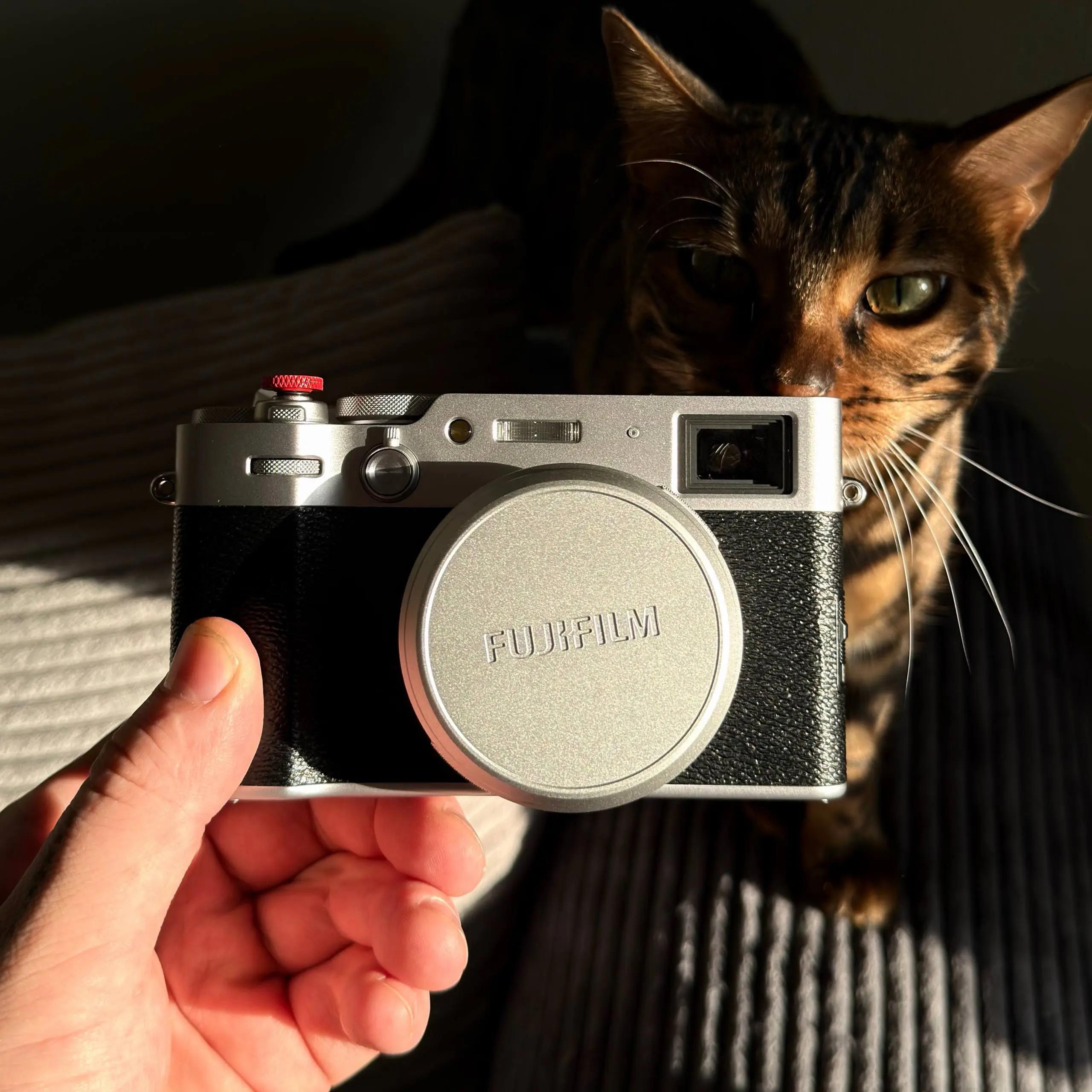 Я приобрел камеру мечты - FUJIFILM X100VI
Скажу честно, долго шел к этой покупке.
Сомневался, думал, взвешивал, нужна ли она мне вообще или это просто очередная «хочу игрушку» | Сетка — социальная сеть от hh.ru