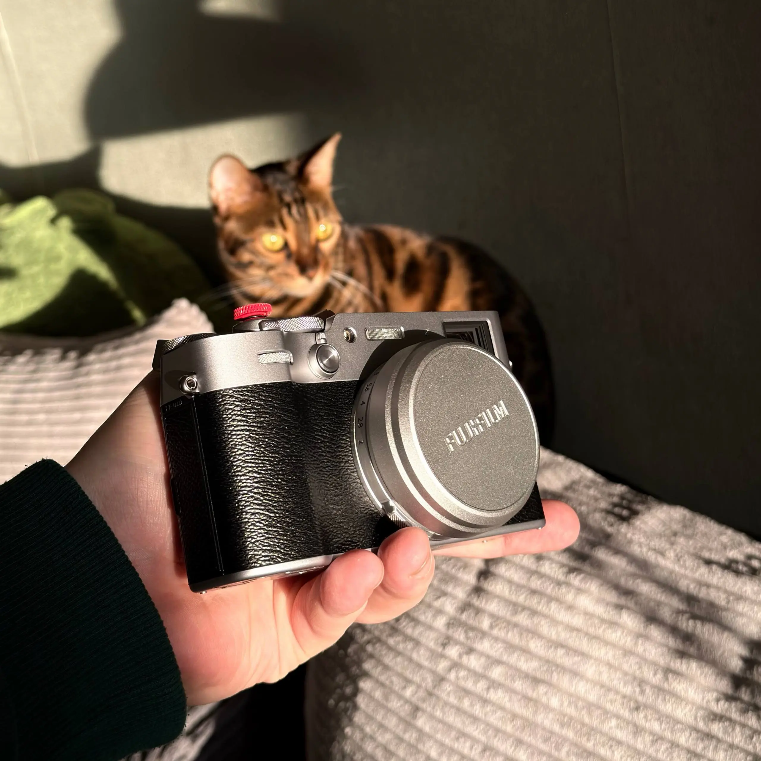 Я приобрел камеру мечты - FUJIFILM X100VI
Скажу честно, долго шел к этой покупке.
Сомневался, думал, взвешивал, нужна ли она мне вообще или это просто очередная «хочу игрушку» | Сетка — социальная сеть от hh.ru