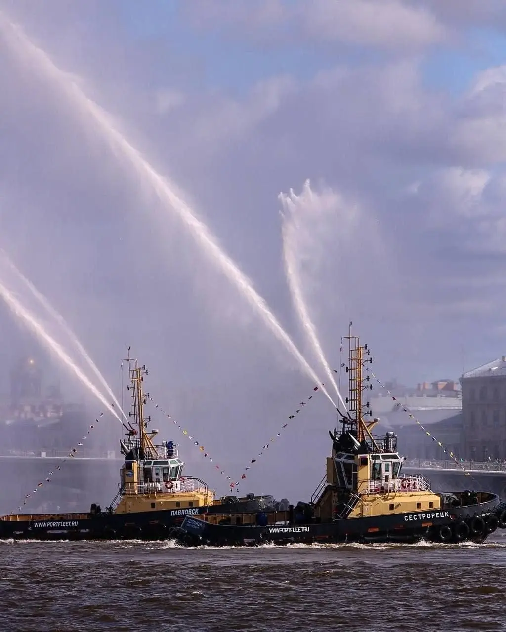 🚢 Фестиваль ледоколов возвращается в Петербург
С 1 по 3 мая на набережной Лейтенанта Шмидта пройдёт традиционный фестиваль ледоколов | Сетка — социальная сеть от hh.ru