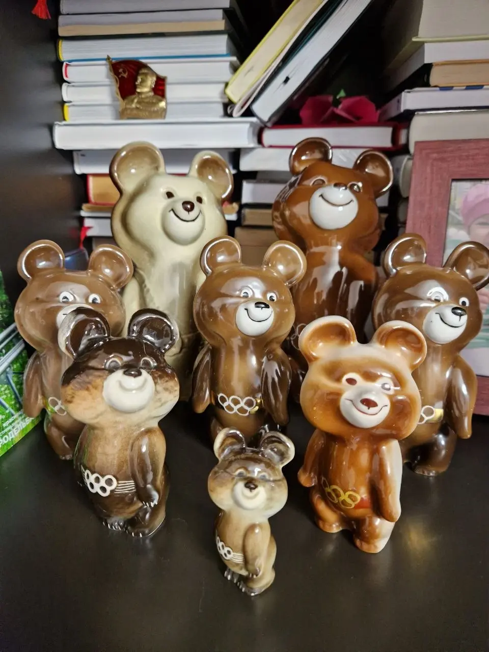 Мои олимпийские мишки 🐻
Помимо клоунов, у меня есть ещё одна слабость — я коллекционирую мишек. Не просто игрушки, а символ целой эпохи — Олимпиады 1980 года в Москве | Сетка — социальная сеть от hh.ru