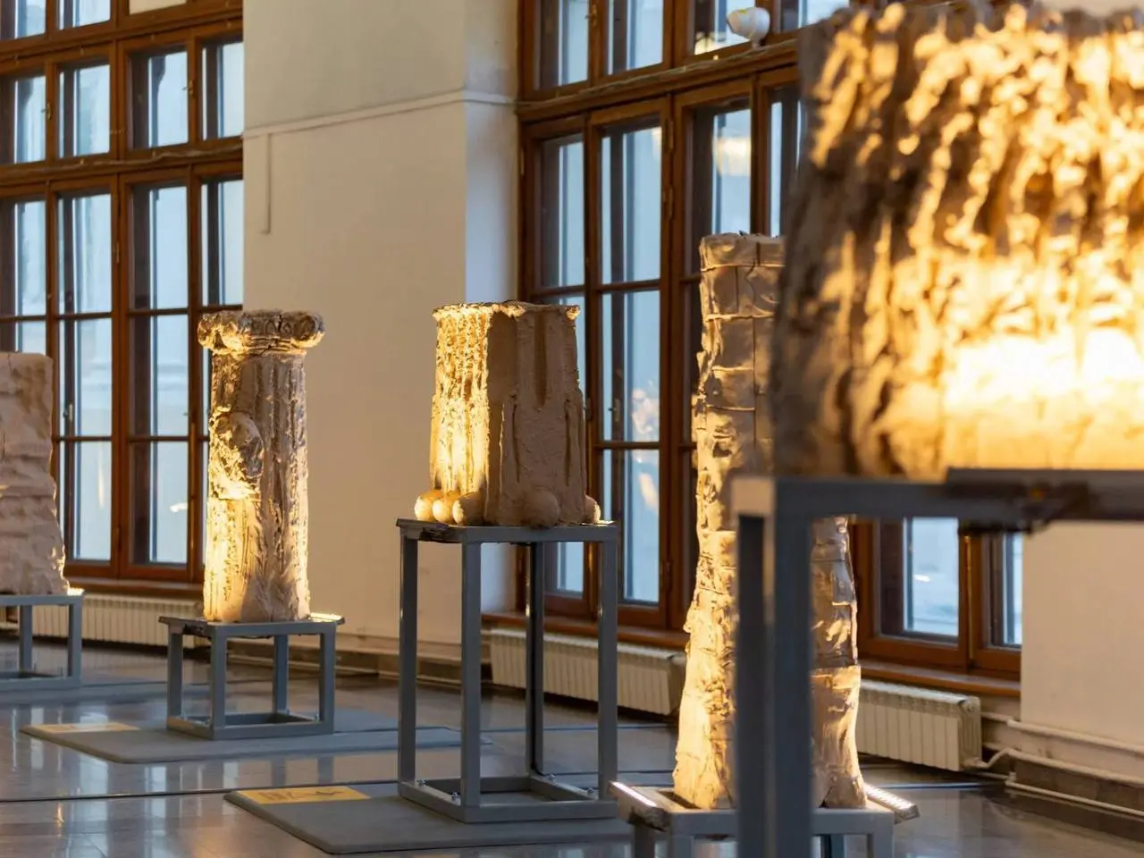 🖼️ Бесплатная выставка, о которой мало кто знает
Пн-Вс 10:00–22:00
В боковых галереях Гостиного двора проходит необычная выставка скульптур Ярослава Бородина | Сетка — социальная сеть от hh.ru