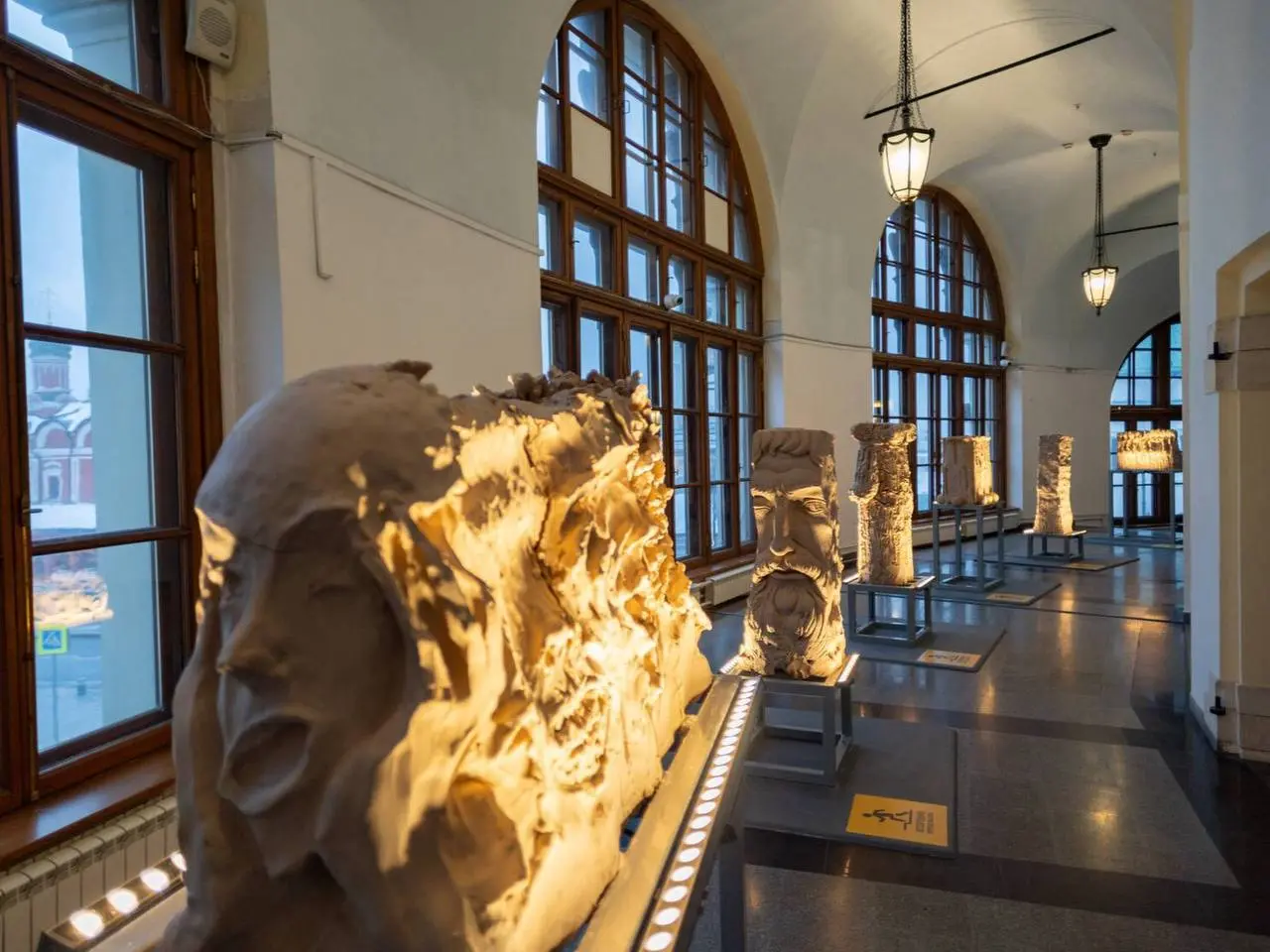 🖼️ Бесплатная выставка, о которой мало кто знает
Пн-Вс 10:00–22:00
В боковых галереях Гостиного двора проходит необычная выставка скульптур Ярослава Бородина | Сетка — социальная сеть от hh.ru