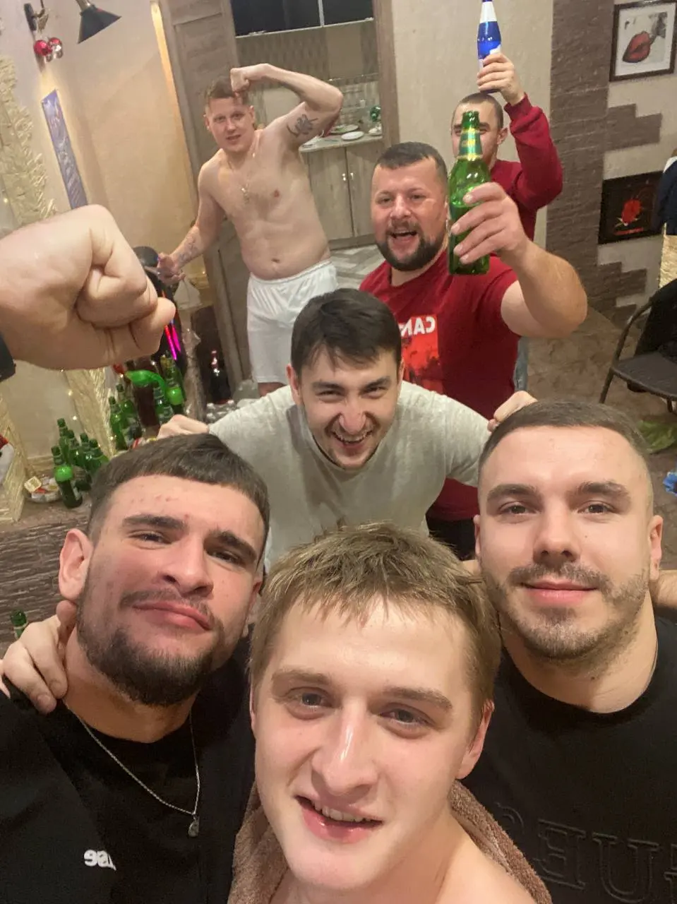 Признание в любви
В прошлом году я стоял на пороге принятия сложного решения. Мне нужно было определиться с тем, где я продолжу выступать в любительской лиге по футболу | Сетка — социальная сеть от hh.ru