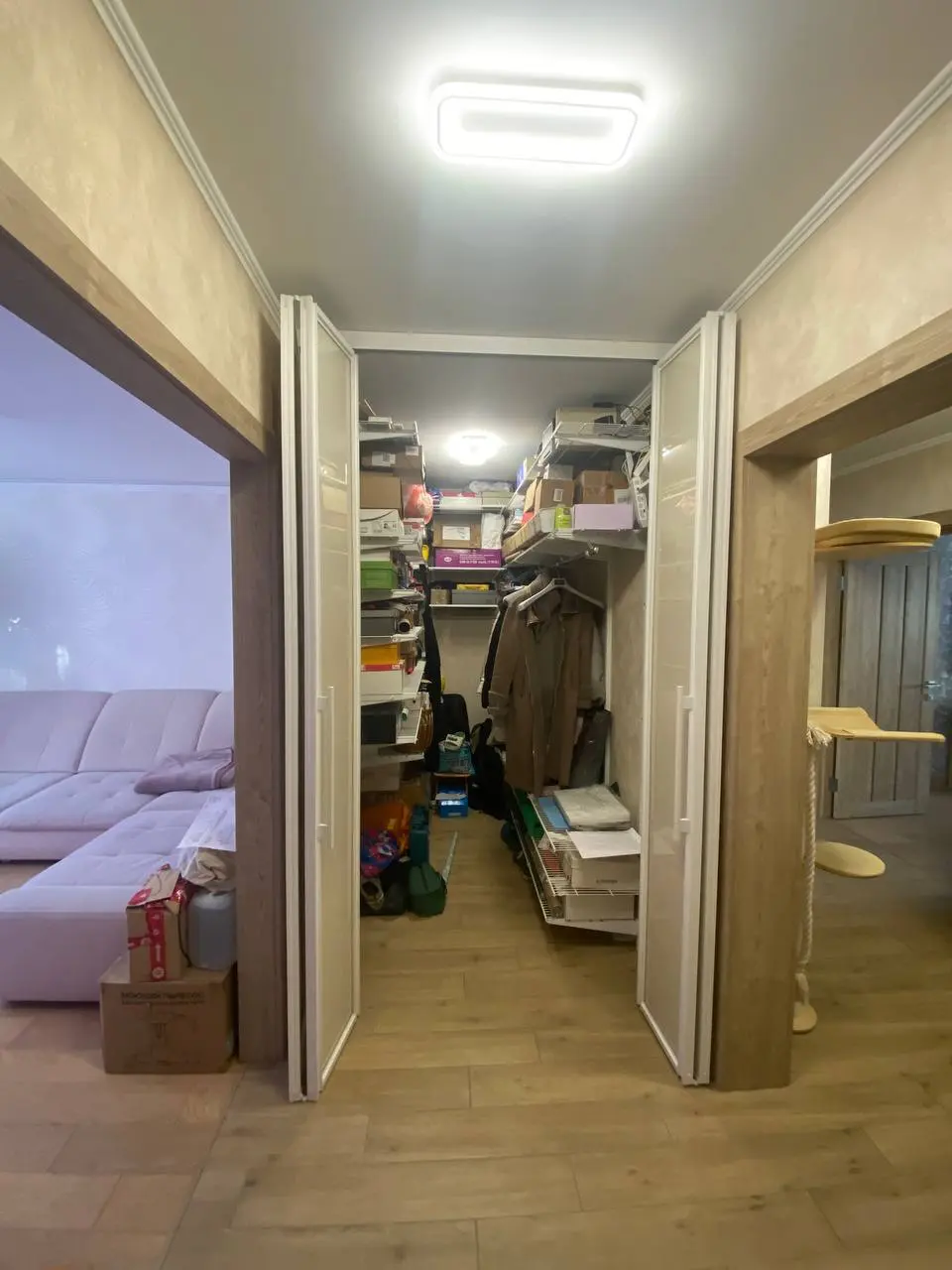 ☺️ Подборка складных дверей от Garderobsystem ☺️
⠀
✔️ Не требуют установки дверной коробки;
✔️ Экономят полезную площадь;
✔️ Не захлопываются от сквозняка;
✔️ Не нарушают целостность напольного покрыт... | Сетка — социальная сеть от hh.ru