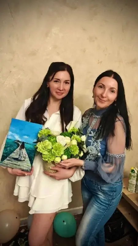 Друзья, привет!
Первый месяц весны потихоньку подходит к концу, скоро будем подводить итоги, а пока хочу поделиться с вами вот такими фотографиями, от вручения до этапа становления картины «Мальдивы»,... | Сетка — социальная сеть от hh.ru