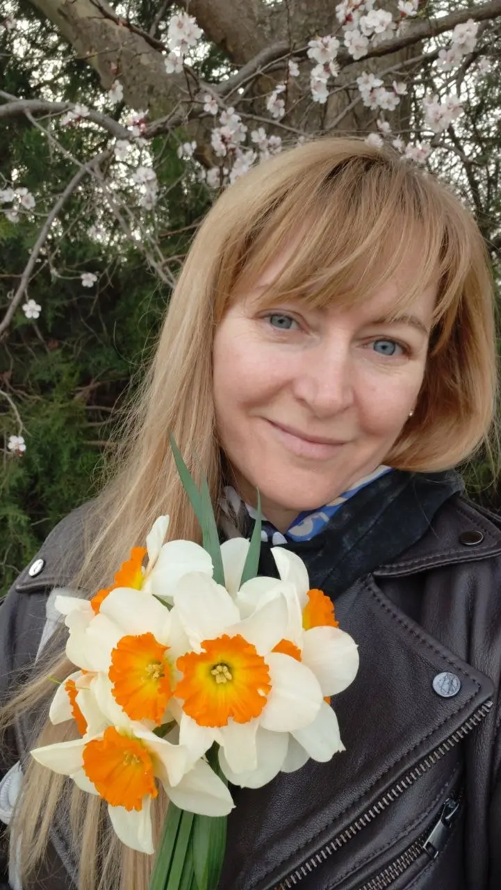 Яркий, насыщенный день
Утренняя прогулка, затем крийя йога, фото с цветением( несколько лет собиралась туда), обучение у Денис Сычь иии театр, что за красота😍 | Сетка — социальная сеть от hh.ru