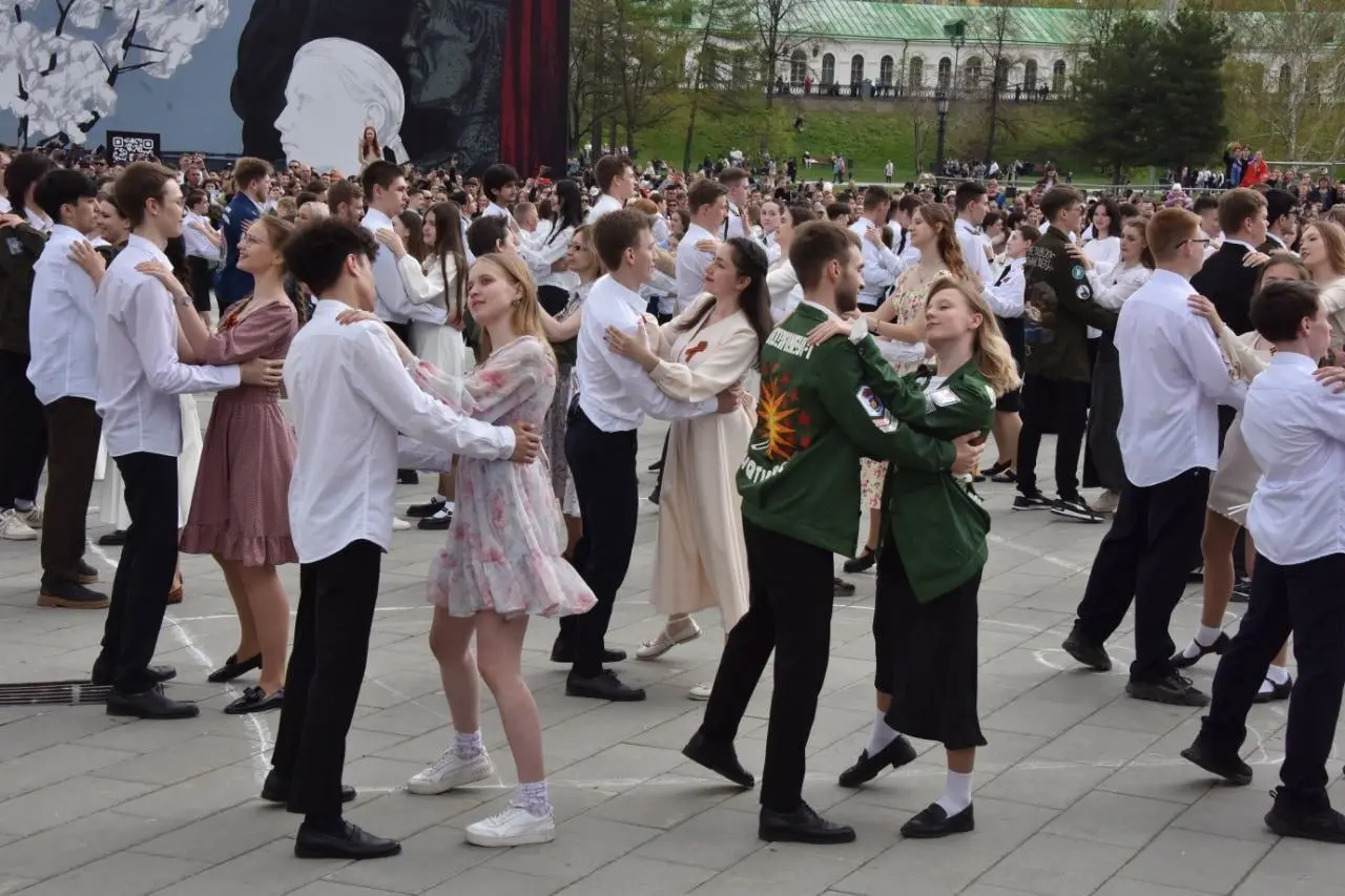💃 «Вальс Победы» станцует рекордное количество пар на Ставрополье
На главной площади станицы Ессентукской планируют собрать 1500 пар, что может стать самым массовым танцевальным флешмобом | Сетка — социальная сеть от hh.ru