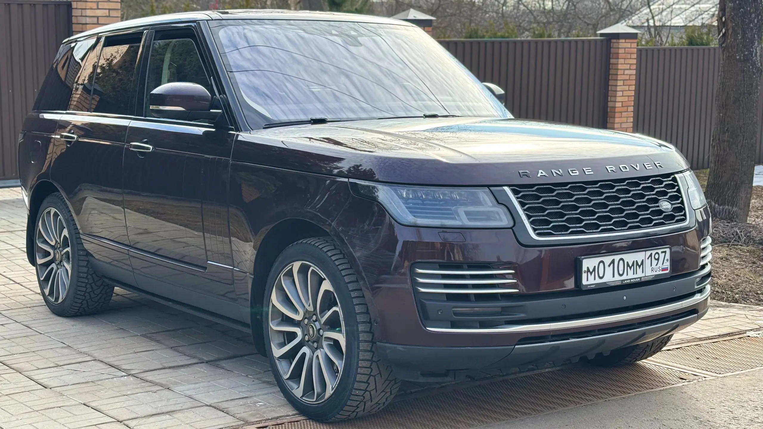 🔥 Range Rover 5.0 Autobiography. Таких почти не осталось
Приехал на комиссию очень редкий экземпляр.
Range Rover 2018 года,
двигатель 5.0 / 525 л.с. — тот самый компрессор.
Сразу по фактам | Сетка — социальная сеть от hh.ru