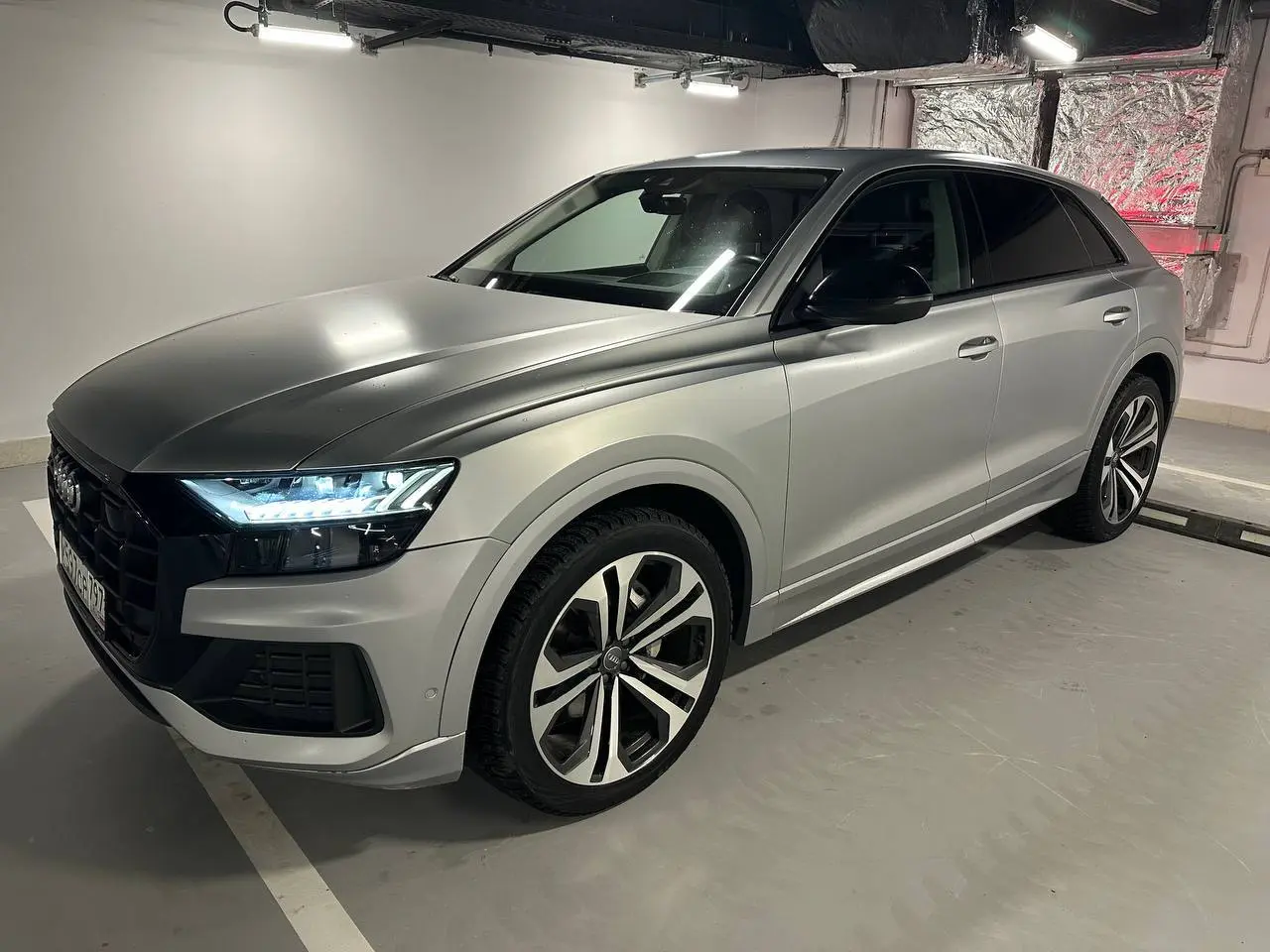 ⚡ Audi Q8 3.0d. Правильная конфигурация
На комиссии появился очень сильный вариант.
Дилерский Audi Q8,
дизель 3.0 / 249 л.с. — один из самых удачных моторов в этой модели.
Сразу по фактам | Сетка — социальная сеть от hh.ru