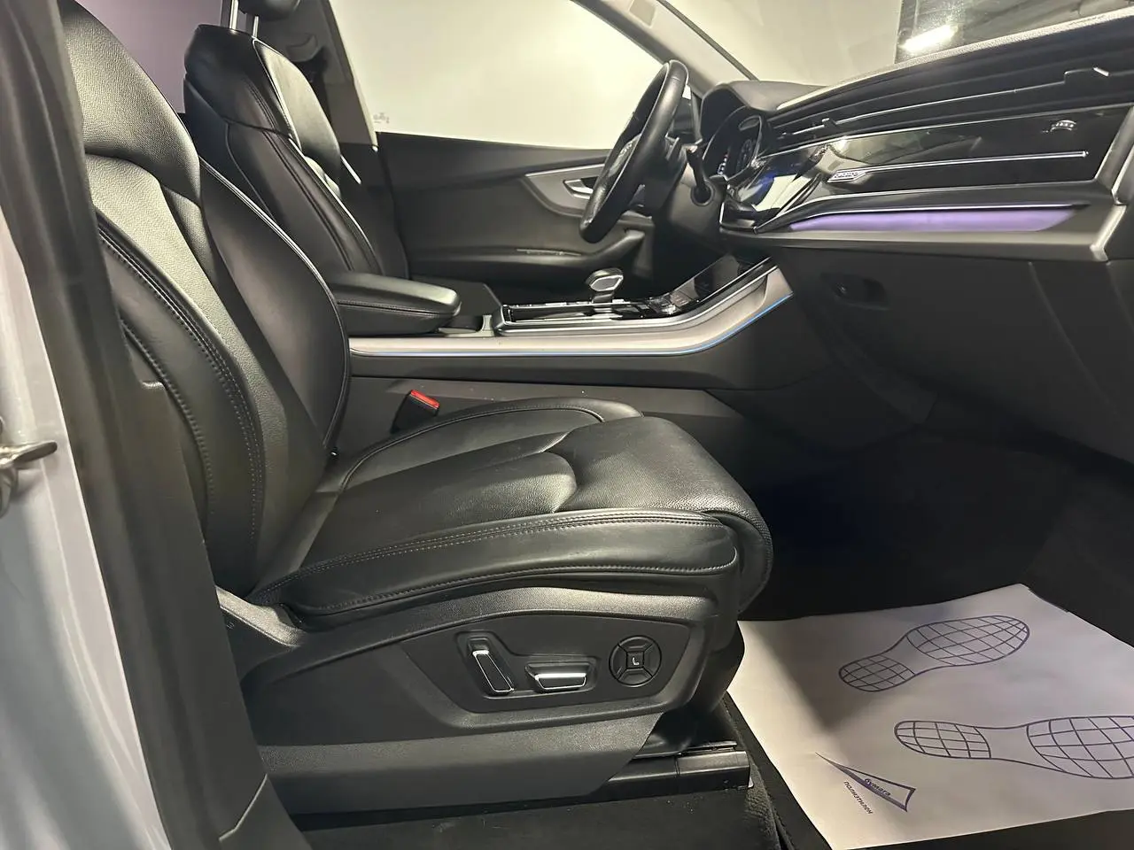 ⚡ Audi Q8 3.0d. Правильная конфигурация
На комиссии появился очень сильный вариант.
Дилерский Audi Q8,
дизель 3.0 / 249 л.с. — один из самых удачных моторов в этой модели.
Сразу по фактам | Сетка — социальная сеть от hh.ru