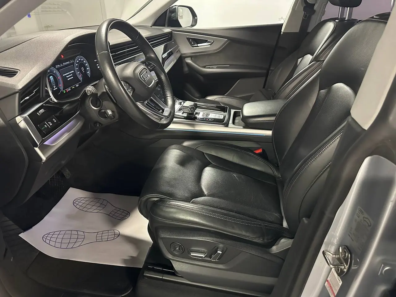 ⚡ Audi Q8 3.0d. Правильная конфигурация
На комиссии появился очень сильный вариант.
Дилерский Audi Q8,
дизель 3.0 / 249 л.с. — один из самых удачных моторов в этой модели.
Сразу по фактам | Сетка — социальная сеть от hh.ru