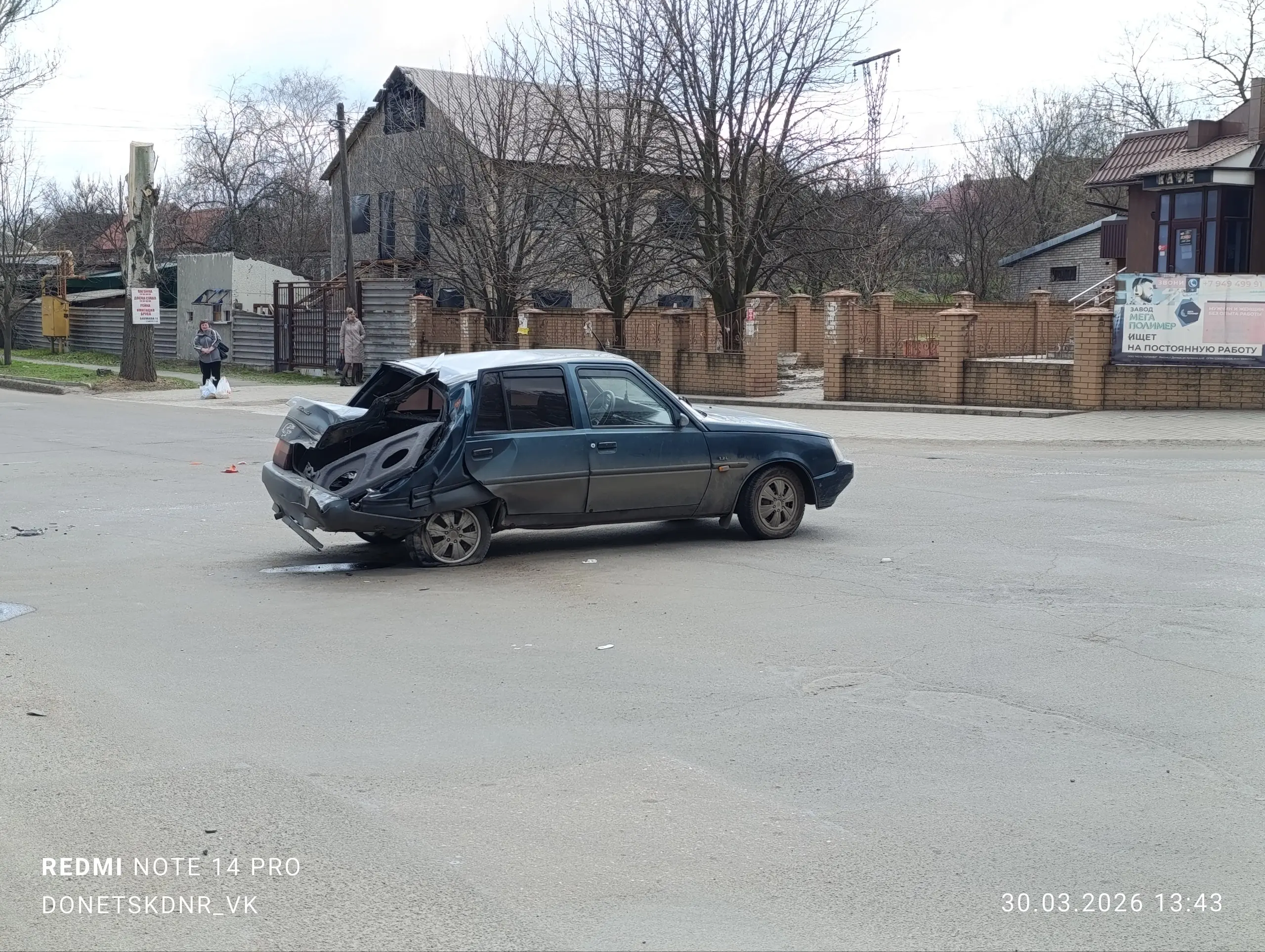 Полуофициально,Урал зацепил Славуту на повороте и от удара поехал на автостанцию | Сетка — социальная сеть от hh.ru