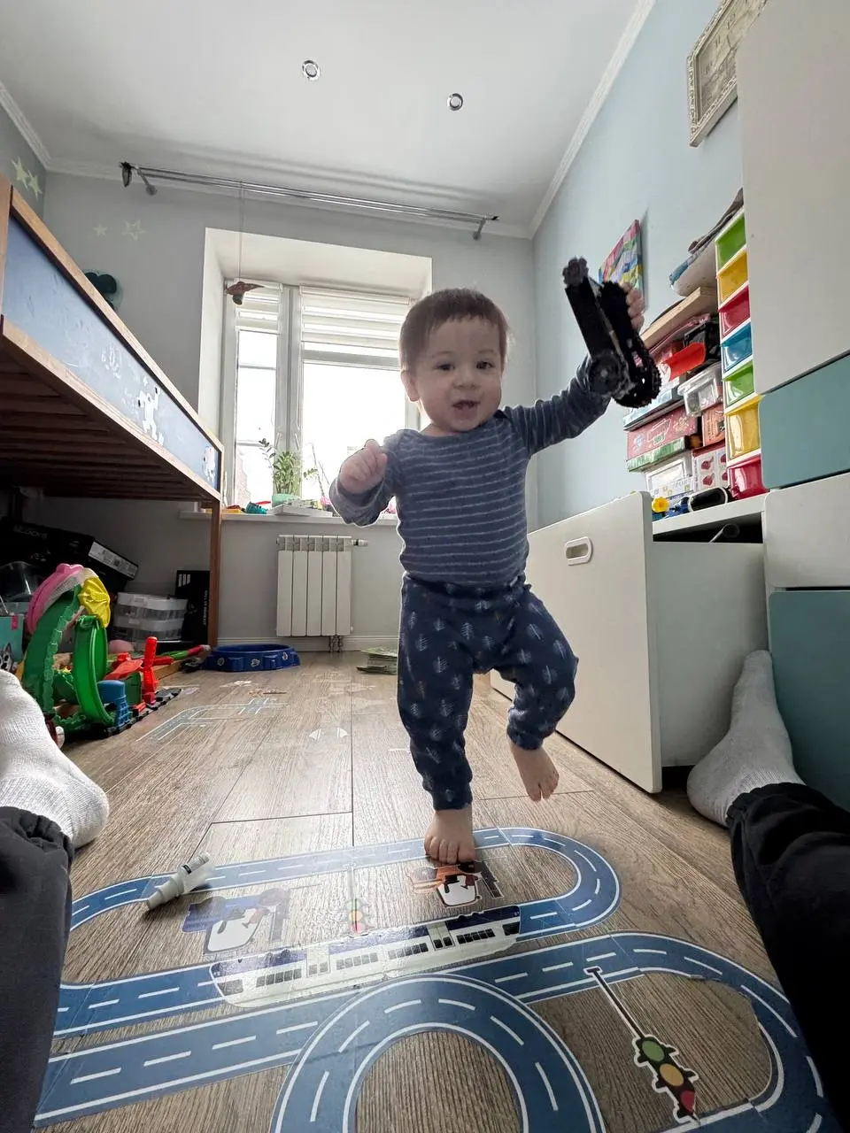 Целый год как одно мгновенье
Невозможно быстро летит время | Сетка — социальная сеть от hh.ru