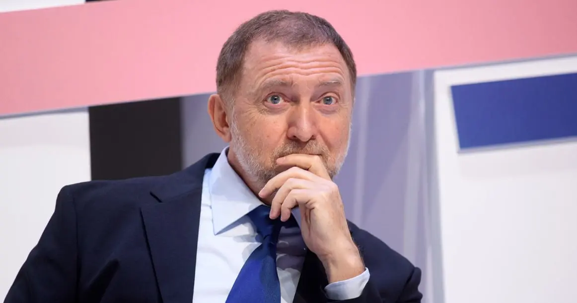 Дерипаска предлагает шестидневку с 8:00 до 20:00
Предприниматель, основатель компании «Русал», En+ Group, «Базовый элемент» написал в своем телеграм-канале о необходимости срочно менять график в связи... | Сетка — социальная сеть от hh.ru