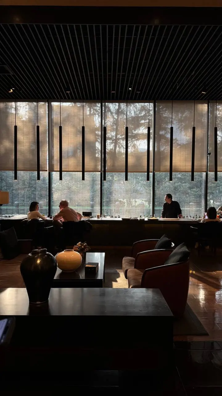 Лайфхак: как посмотреть клевые отели, даже если они вам не по карману!
Даже два:
1 | Сетка — социальная сеть от hh.ru