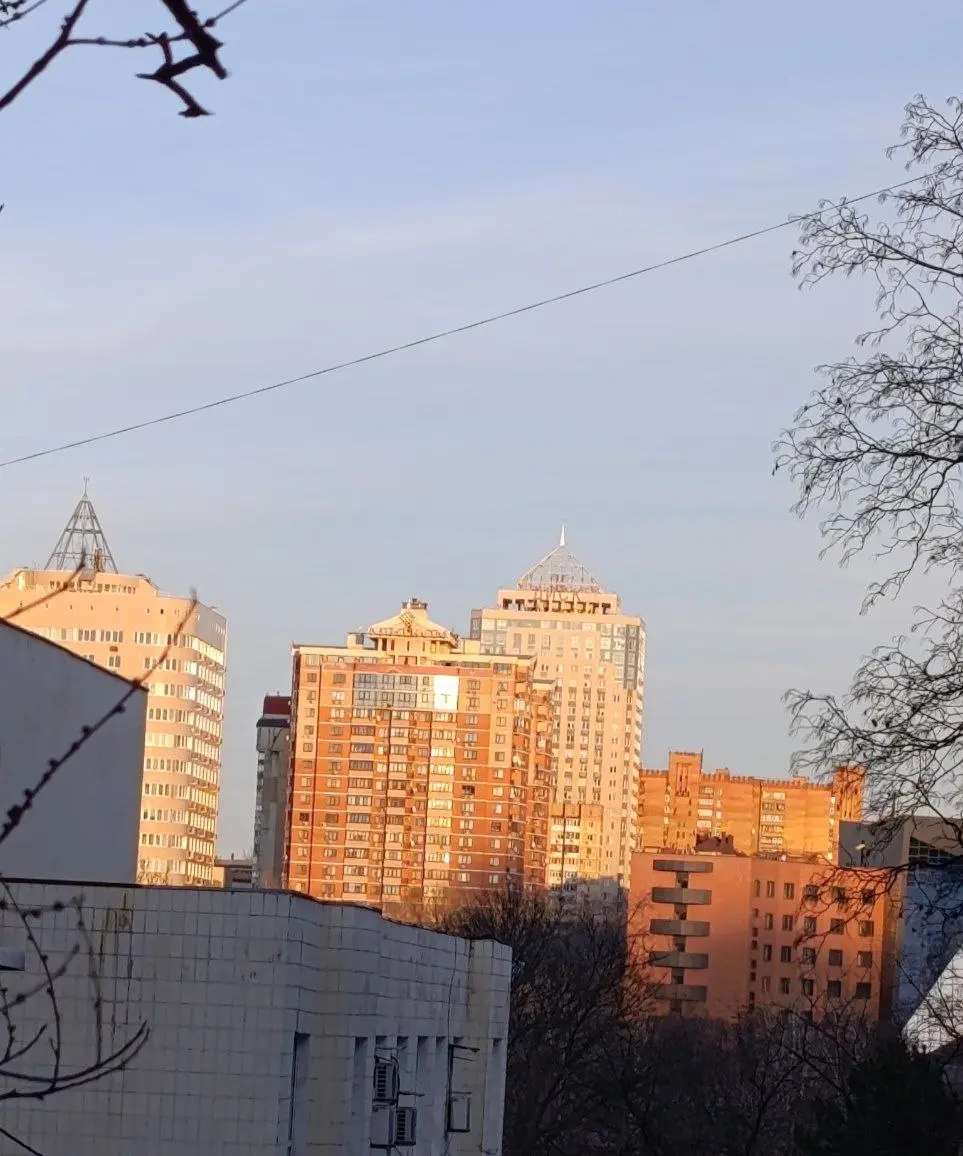 Добрый вечер!
Завтра в Донецке на 5℃❗ прохладнее
Прогнозируется от +7℃ до +13℃
☁ Сплошная облачность
• 00:00: ⛅️ +10℃ 🌀 61 ☂️ 17%
• 03:00: ☁️ +8℃ 🌀 63 ☂️ 10%
• 06:00: ☁️ +8℃ 🌀 66 ☂️ 4%
• 09:00: ☁️ +9℃... | Сетка — социальная сеть от hh.ru