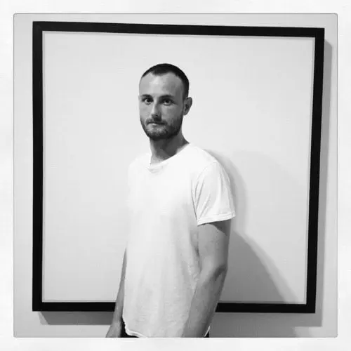 ⚡️Дрю Генри займет пост креативного директора в Courrèges. Он сменит Николаса Ди Феличе в мае, а свою первую подиумную коллекцию представит во время Недели моды в Париже в сентябре | Сетка — социальная сеть от hh.ru