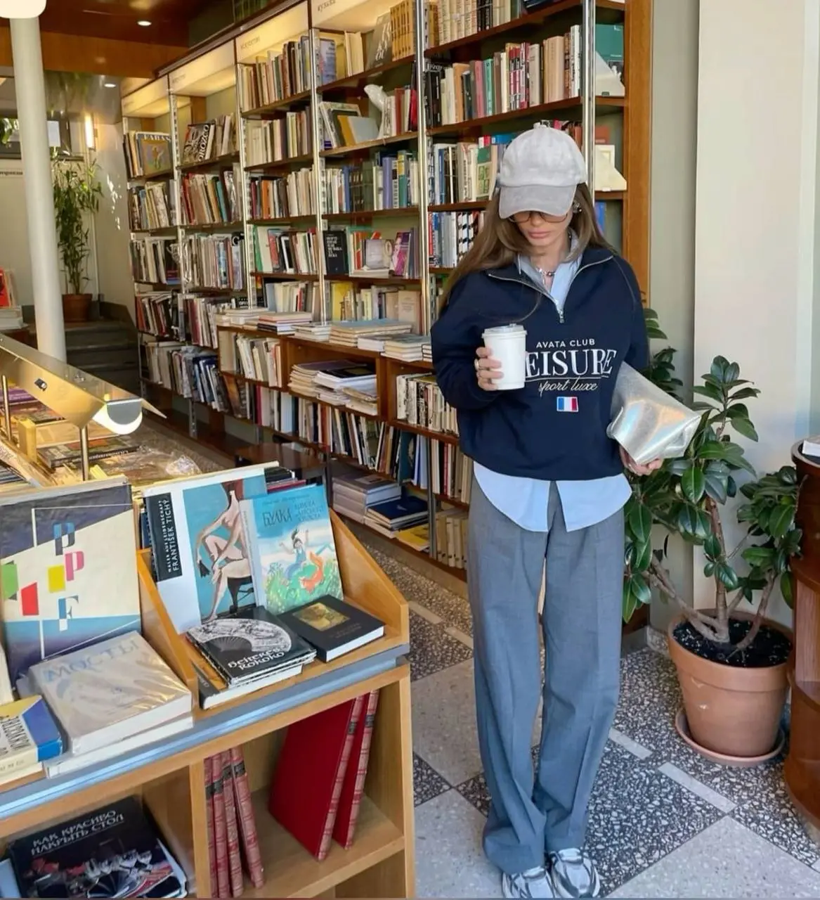 Стажировка для начинающих редакторов, копирайтеров и всех, кто работает с контентом в Т-Банк
Какие будут задачи:
• Готовить коммуникации о продуктах
• Создавать сторис в мобильном банке
• Готовить инт... | Сетка — социальная сеть от hh.ru