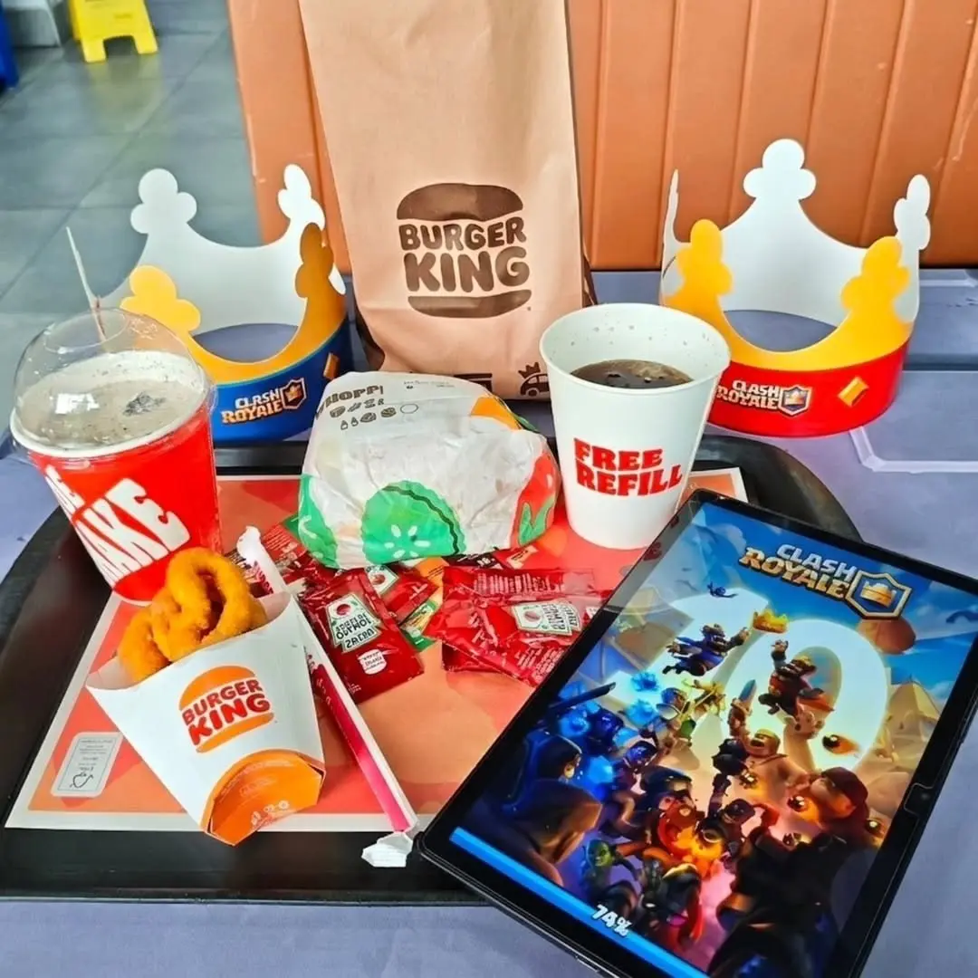 🍚 #disimon
И снова фастфуд заведения делают коллабы с играми — на этот раз Burger King
Они сделал коллаборацию с Clash Royale в Бразилии | Сетка — социальная сеть от hh.ru