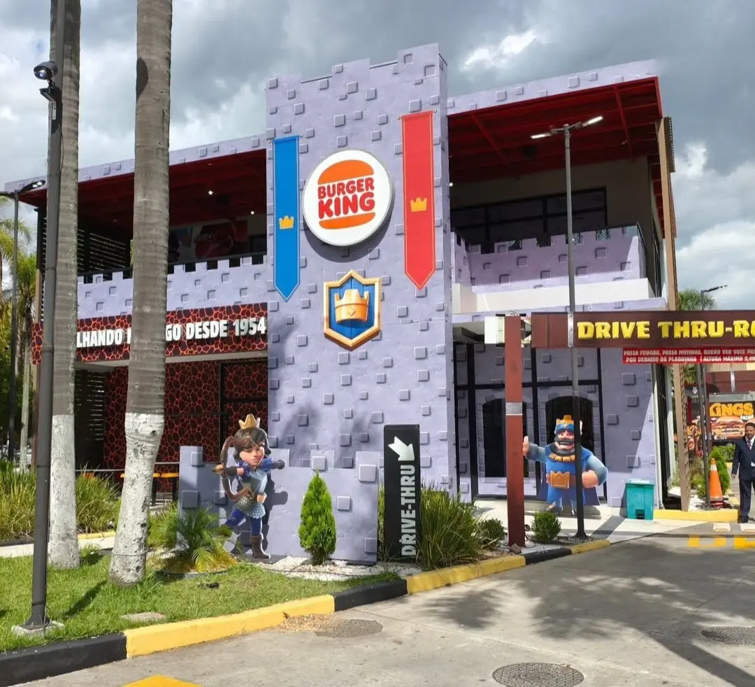 🍚 #disimon
И снова фастфуд заведения делают коллабы с играми — на этот раз Burger King
Они сделал коллаборацию с Clash Royale в Бразилии | Сетка — социальная сеть от hh.ru