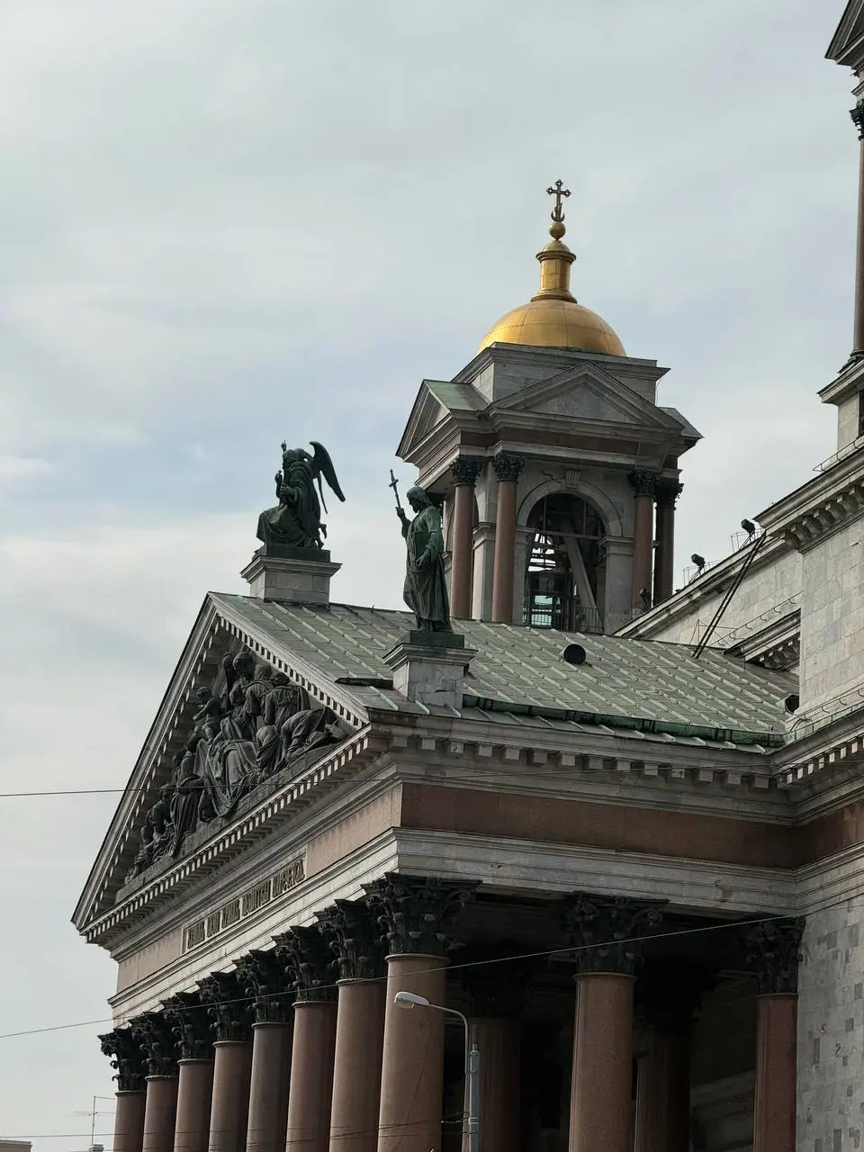 Иногда именно классика создаёт атмосферу✨
Коллекция Marie Luise — тонкий немецкий фарфор с аккуратным цветочным рисунком и изящной формой | Сетка — социальная сеть от hh.ru