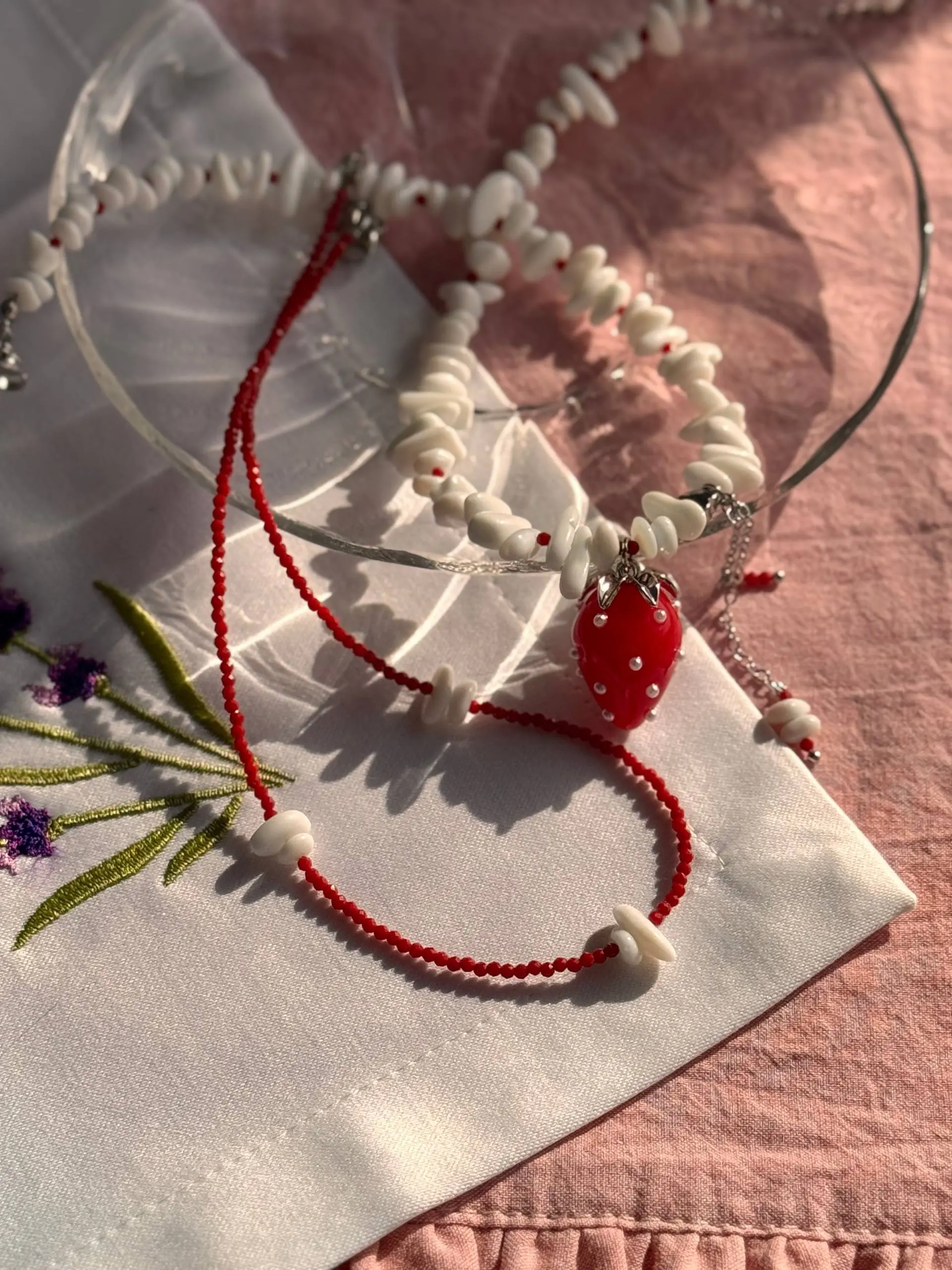 Весна🌿
Вдохновение✨
Нежность🕊️
Солнышко☀️
Колье с клубничками 🍓
Длина 39 см+5 см цепочка.
Стоимость 3200🌿 | Сетка — социальная сеть от hh.ru
