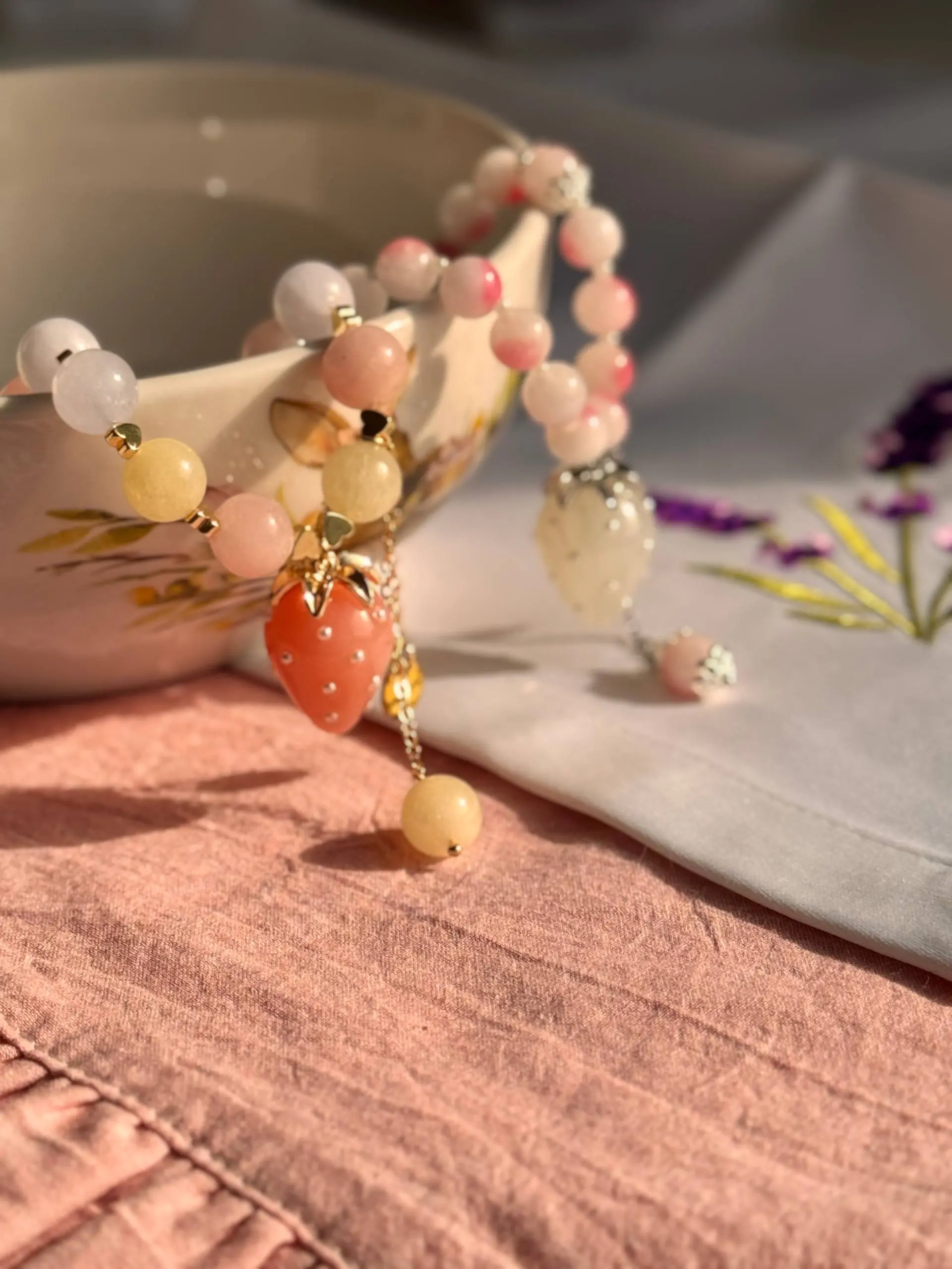 Весна🌿
Вдохновение✨
Нежность🕊️
Солнышко☀️
Колье с клубничками 🍓
Длина 39 см+5 см цепочка.
Стоимость 3200🌿 | Сетка — социальная сеть от hh.ru