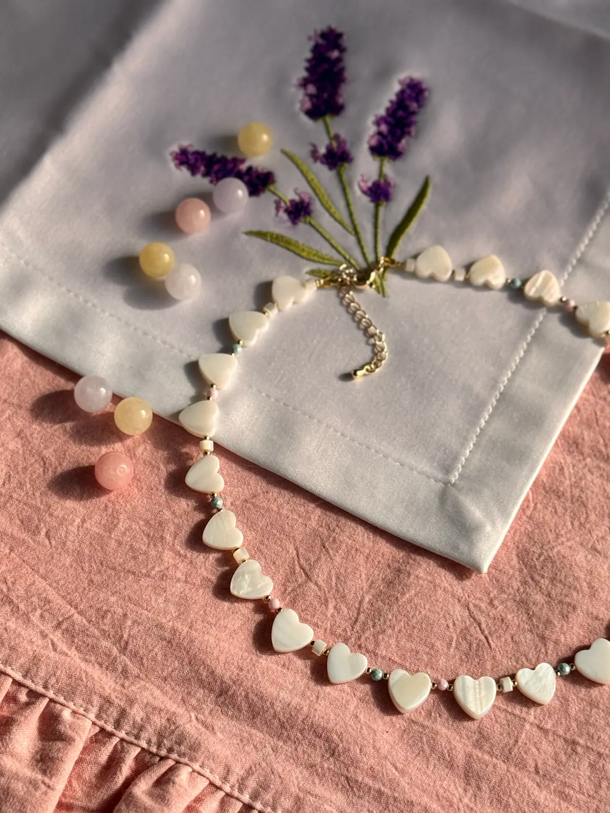 Весна! 🌿Нежность! 🕊️Вдохновение! ✨
Самое время побаловать себя новым украшением!
В наличии.
В работе использовала натуральный камень - берилловый кварц, розовый турмалин и перламутр. | Сетка — социальная сеть от hh.ru