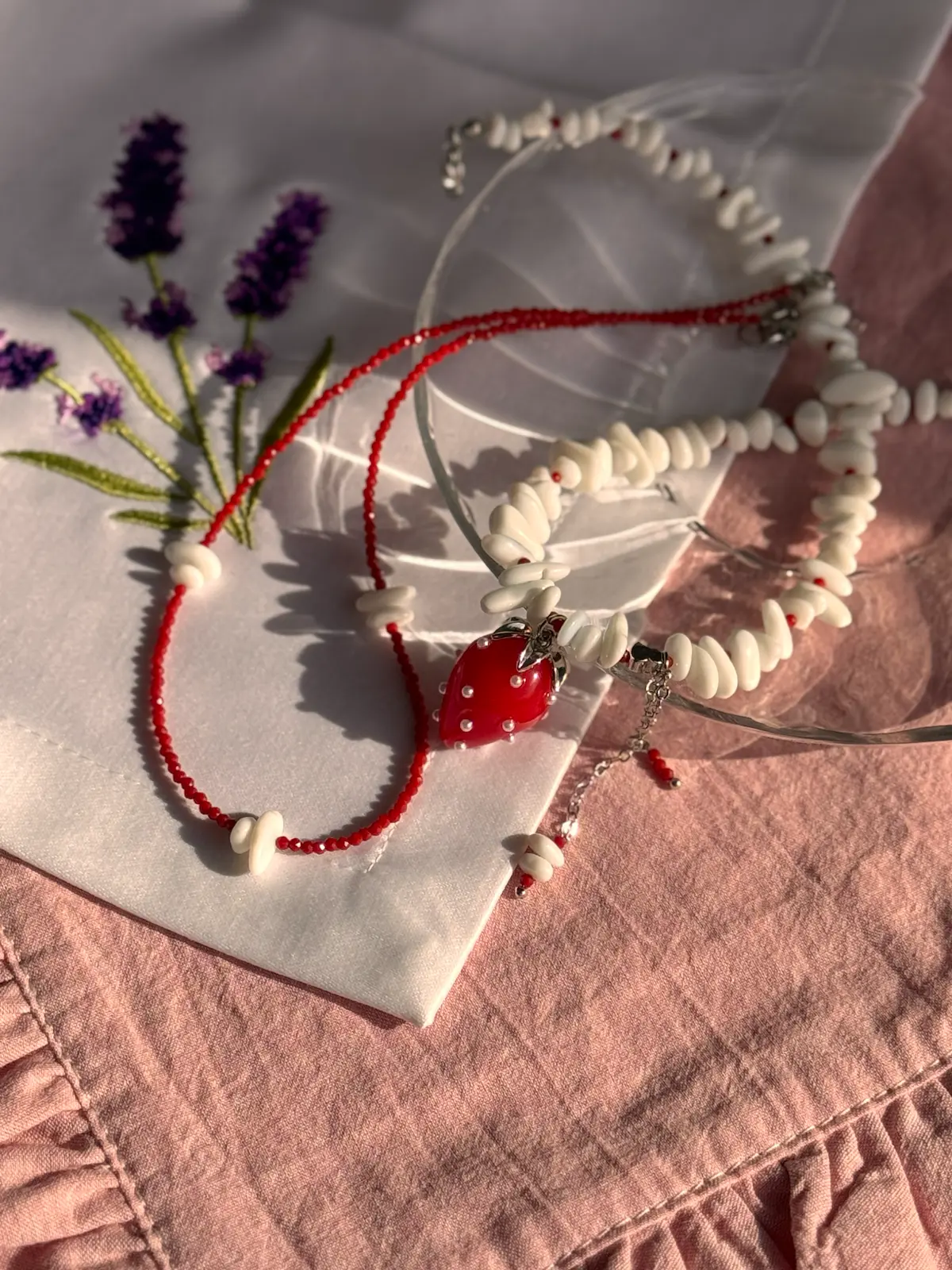 Весна! 🌿Нежность! 🕊️Вдохновение! ✨
Самое время побаловать себя новым украшением!
В наличии.
В работе использовала натуральный камень - берилловый кварц, розовый турмалин и перламутр. | Сетка — социальная сеть от hh.ru