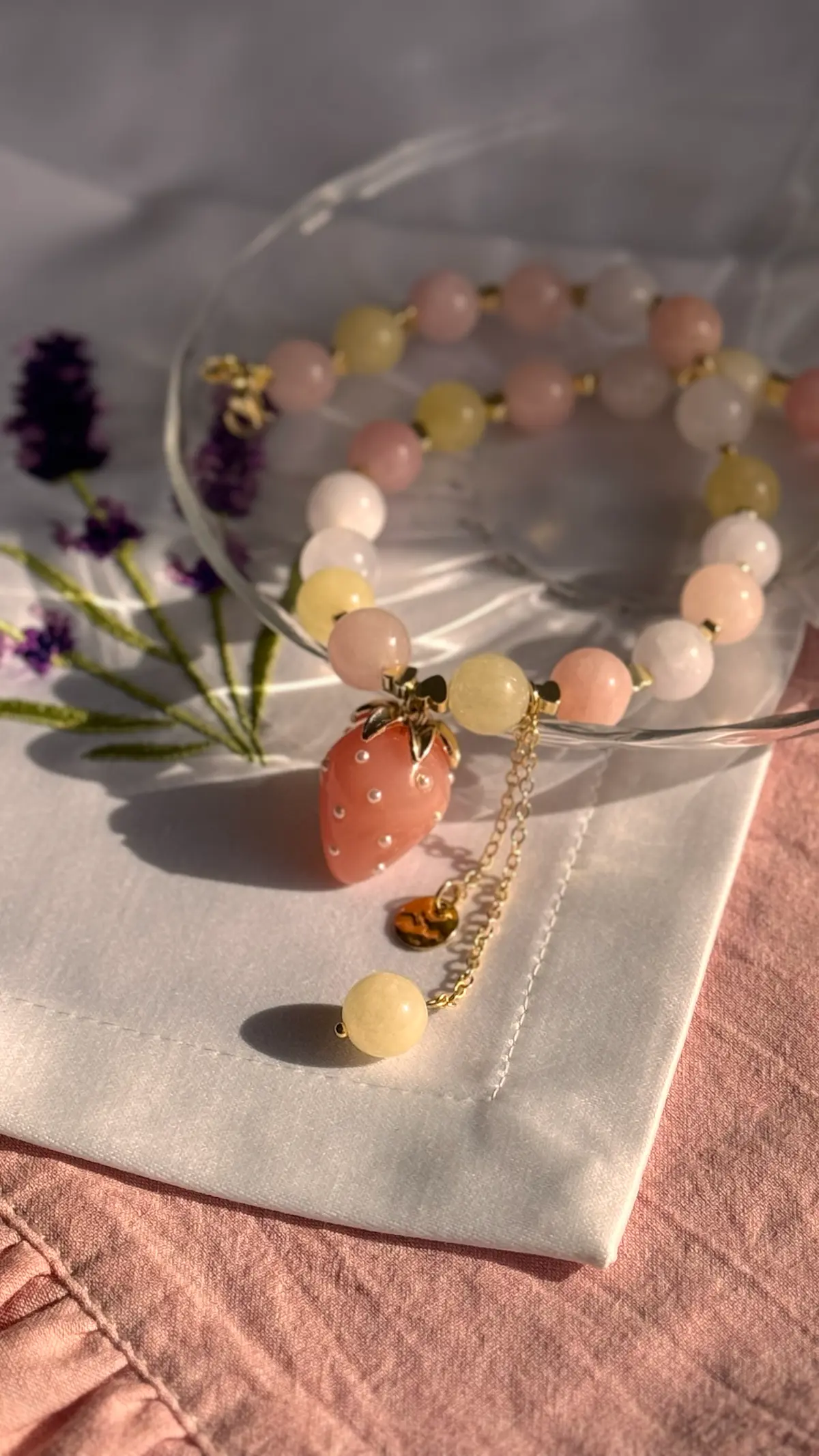 Весна! 🌿Нежность! 🕊️Вдохновение! ✨
Самое время побаловать себя новым украшением!
В наличии.
В работе использовала натуральный камень - берилловый кварц, розовый турмалин и перламутр. | Сетка — социальная сеть от hh.ru