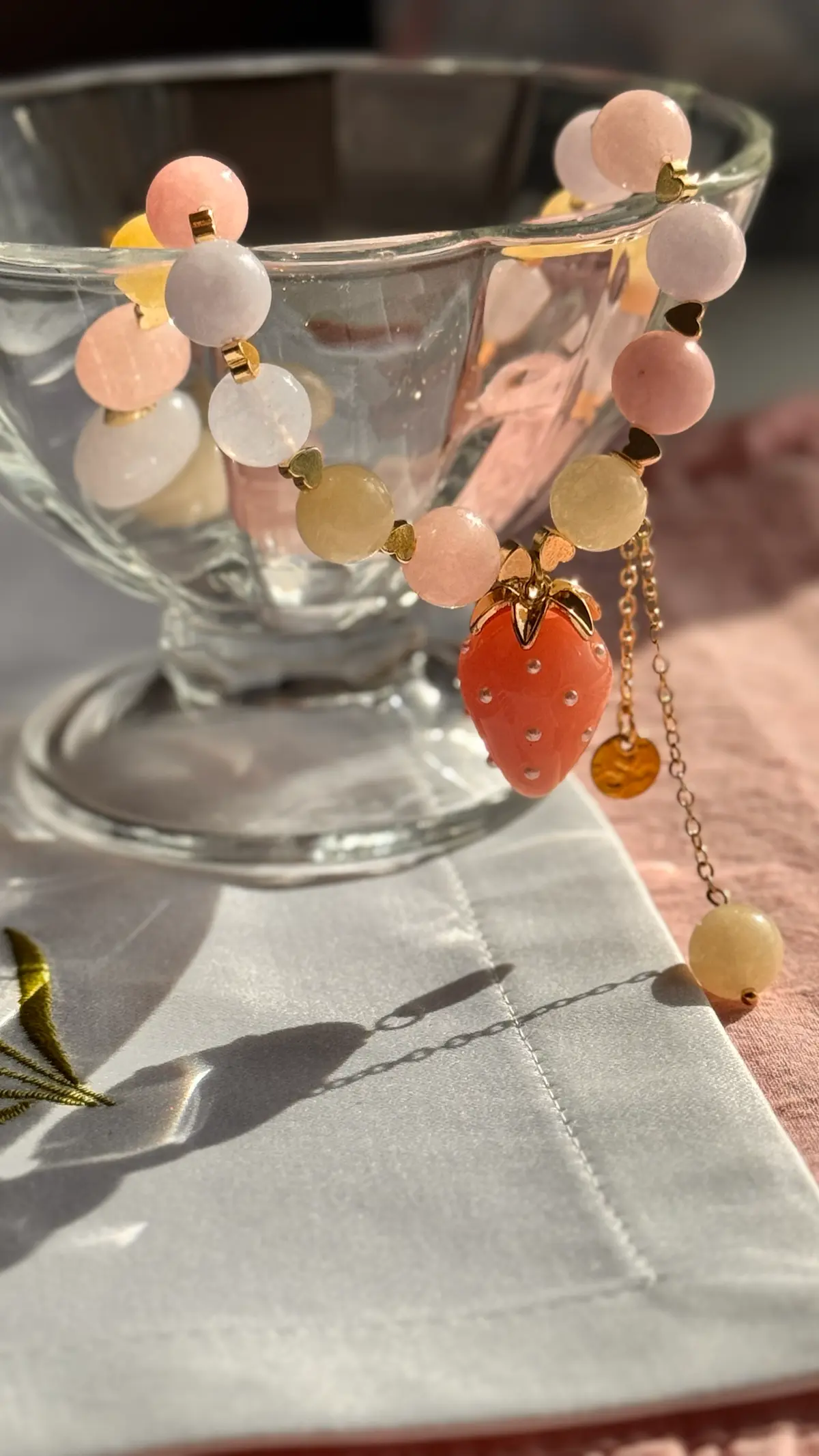 Весна! 🌿Нежность! 🕊️Вдохновение! ✨
Самое время побаловать себя новым украшением!
В наличии.
В работе использовала натуральный камень - берилловый кварц, розовый турмалин и перламутр. | Сетка — социальная сеть от hh.ru