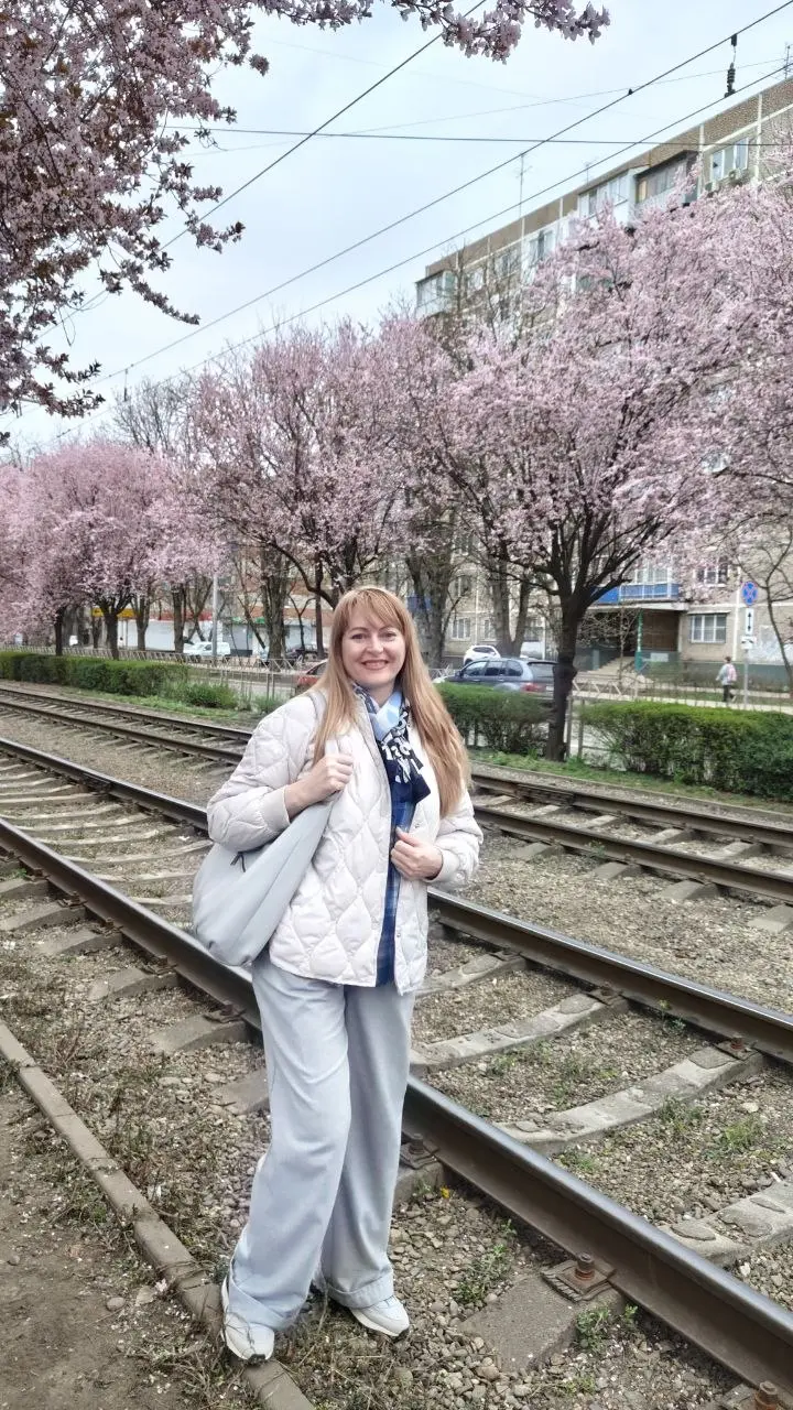 Краснодар утопает в цветах.
Да что уж там Краснодар, даже дома у меня три букета , вот такая роскошь и изобилие у нас на Югах☀️🌈💐 | Сетка — социальная сеть от hh.ru