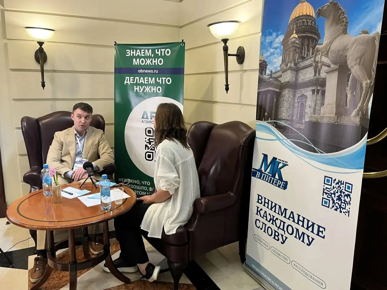 Мобильная редакция на «Серебряном Меркурии»
Сегодня «МК в Питере» совместно с коллегами из АБН попробовали новый для себя формат микроинтервью на фестивале маркетинга Silver Mercury Regions | Сетка — социальная сеть от hh.ru