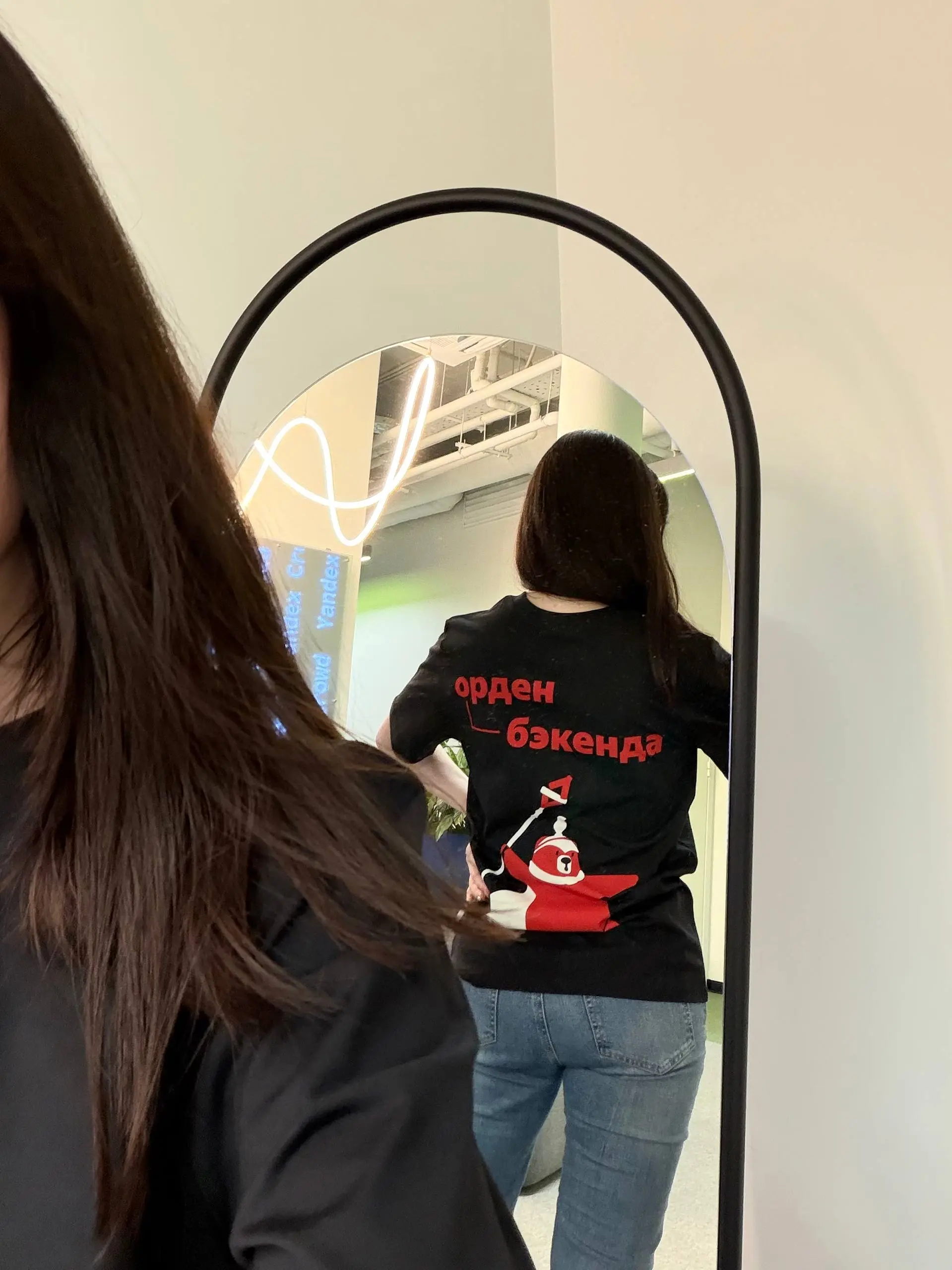 Футболку подарили, мотивацией зарядили, немного подкормили☺️
Всё - официально в ордене🔥 | Сетка — социальная сеть от hh.ru
