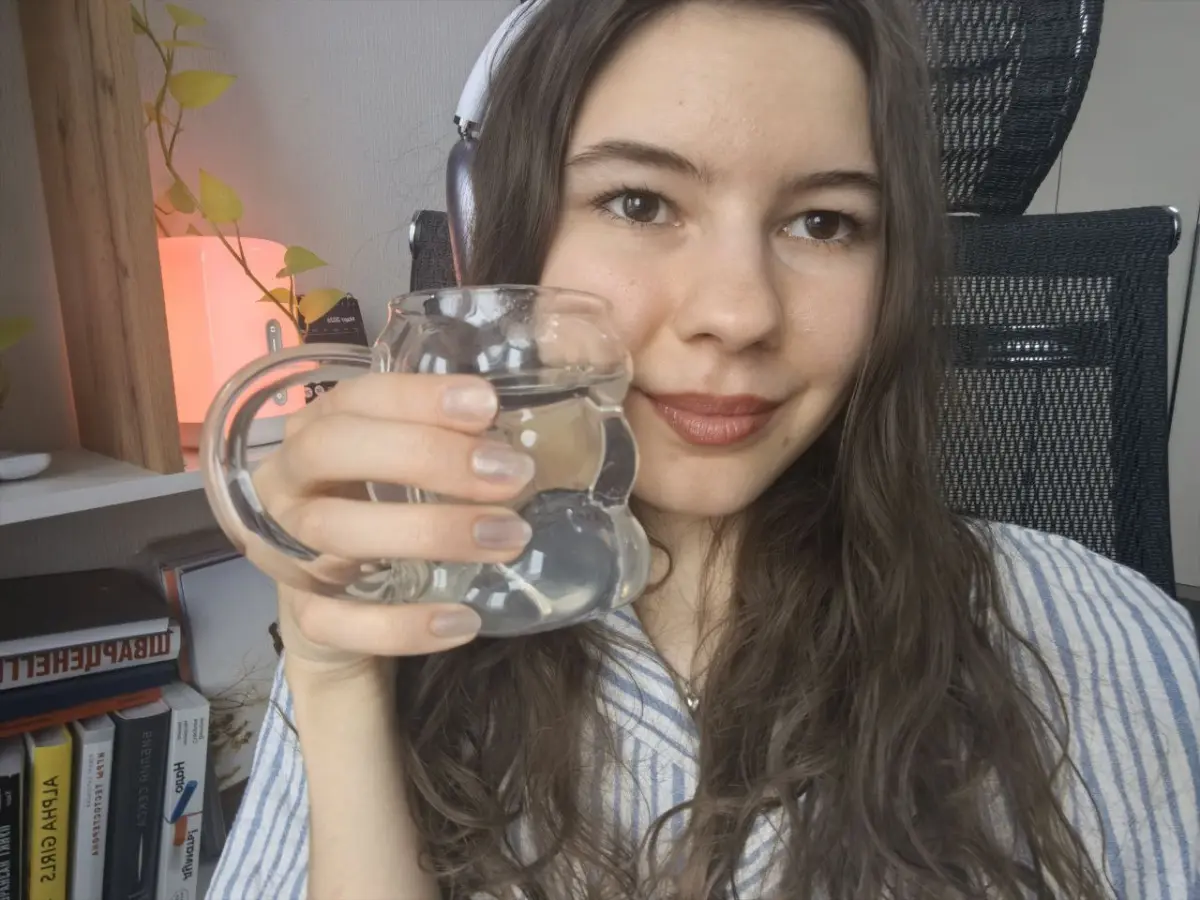 #лайф #мысли
⇠ creator
⇢ workspace
на неделе тестировала два экрана
👀 вот такие наблюдения
⋆ в первый день очень тянуло все равно на маленький экран, уж очень привыкла к нему
⋆ во второй день я познал... | Сетка — социальная сеть от hh.ru