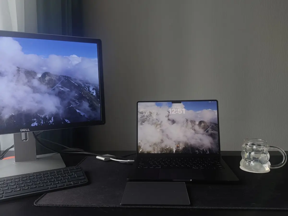 #лайф #мысли
⇠ creator
⇢ workspace
на неделе тестировала два экрана
👀 вот такие наблюдения
⋆ в первый день очень тянуло все равно на маленький экран, уж очень привыкла к нему
⋆ во второй день я познал... | Сетка — социальная сеть от hh.ru