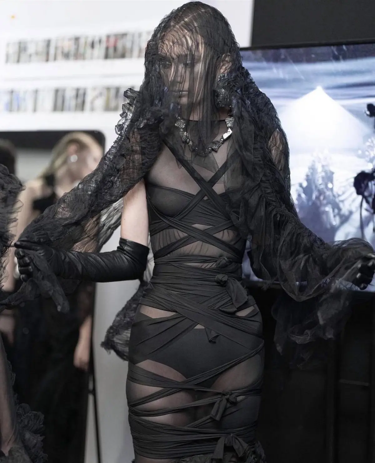 Chundie Zhu SS 2024 | Сетка — социальная сеть от hh.ru