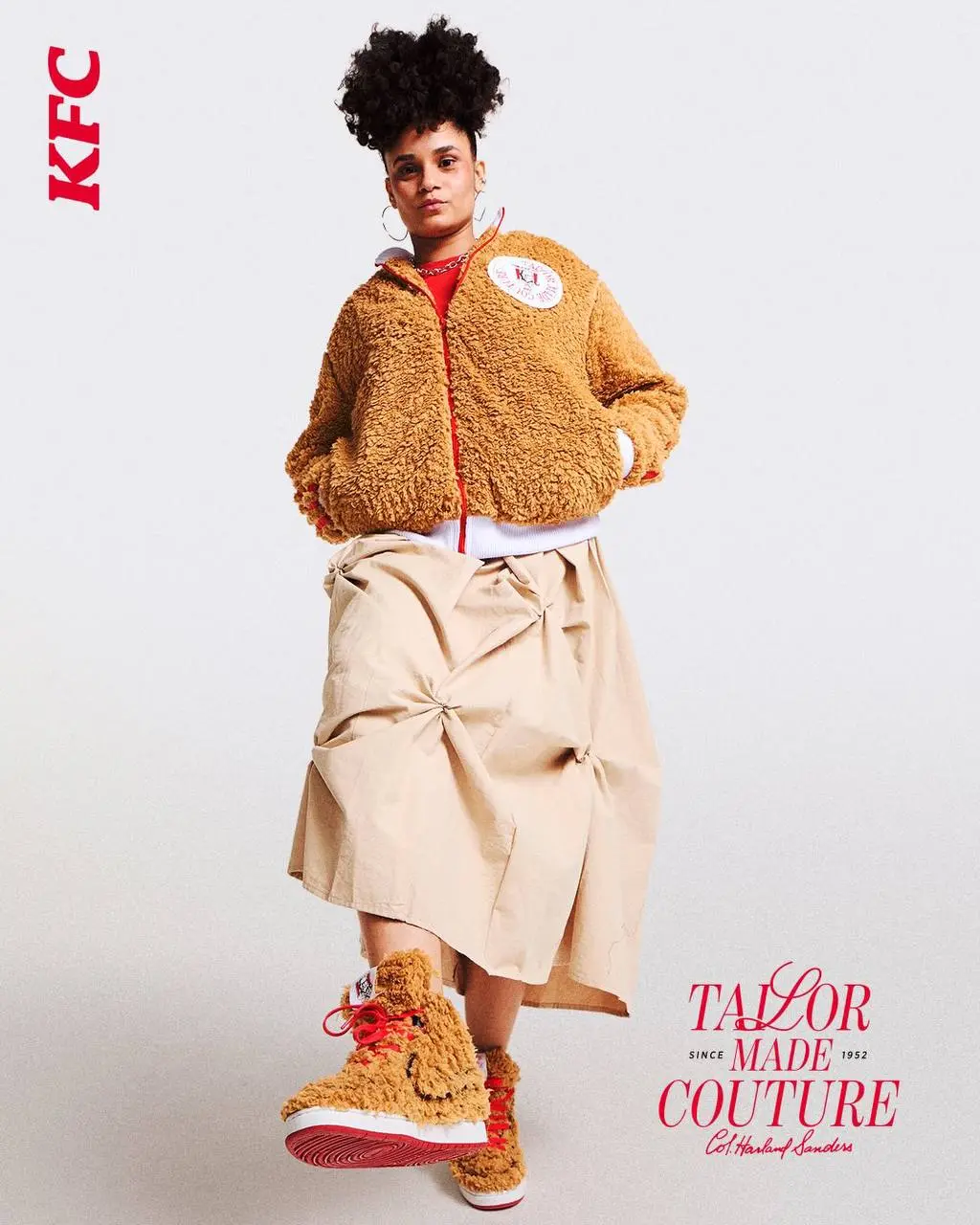 Капсулу одежды с эффектом фирменной панировки для курочки дропнул бразильский KFC. Это коллаба с брендом LolaTBWA и попытка соединить фастфуд и моду | Сетка — социальная сеть от hh.ru