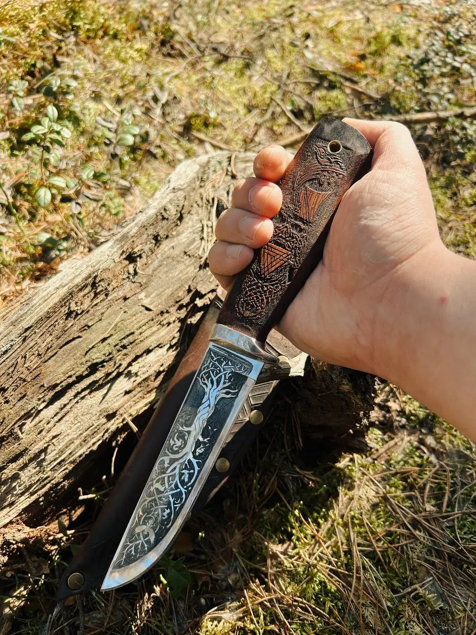 Давненько у нас не было ножей 🔪
Нож «Древо рода». Название буквально прорастает корнями в самое важное: в память, в силу поколений, в связь, которую невозможно разорвать временем | Сетка — социальная сеть от hh.ru
