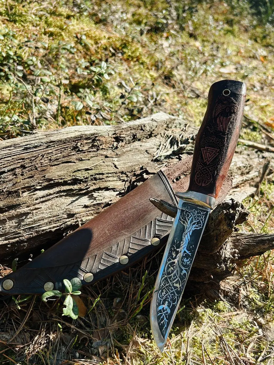 Давненько у нас не было ножей 🔪
Нож «Древо рода». Название буквально прорастает корнями в самое важное: в память, в силу поколений, в связь, которую невозможно разорвать временем | Сетка — социальная сеть от hh.ru