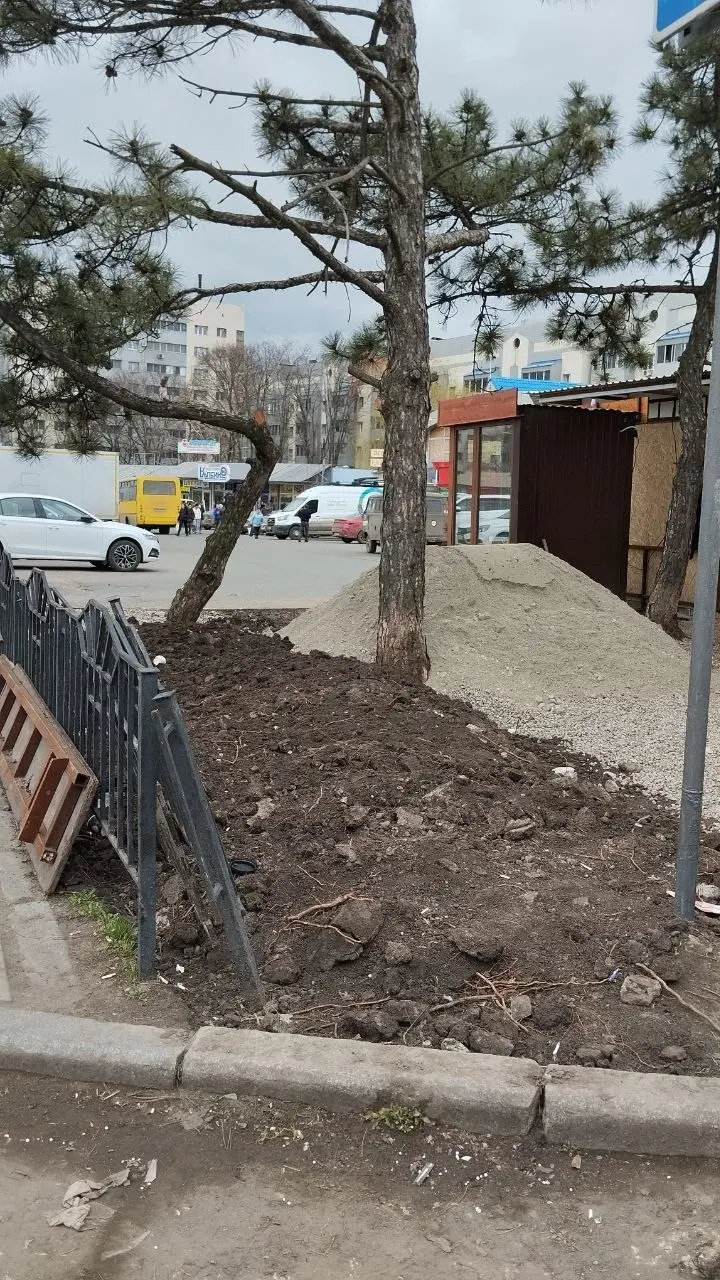 На территории привокзальной пл.продолжаются работы, по незаконной установке павильонов.
Предприниматель не реагирует на замечания администрации рынка | Сетка — социальная сеть от hh.ru