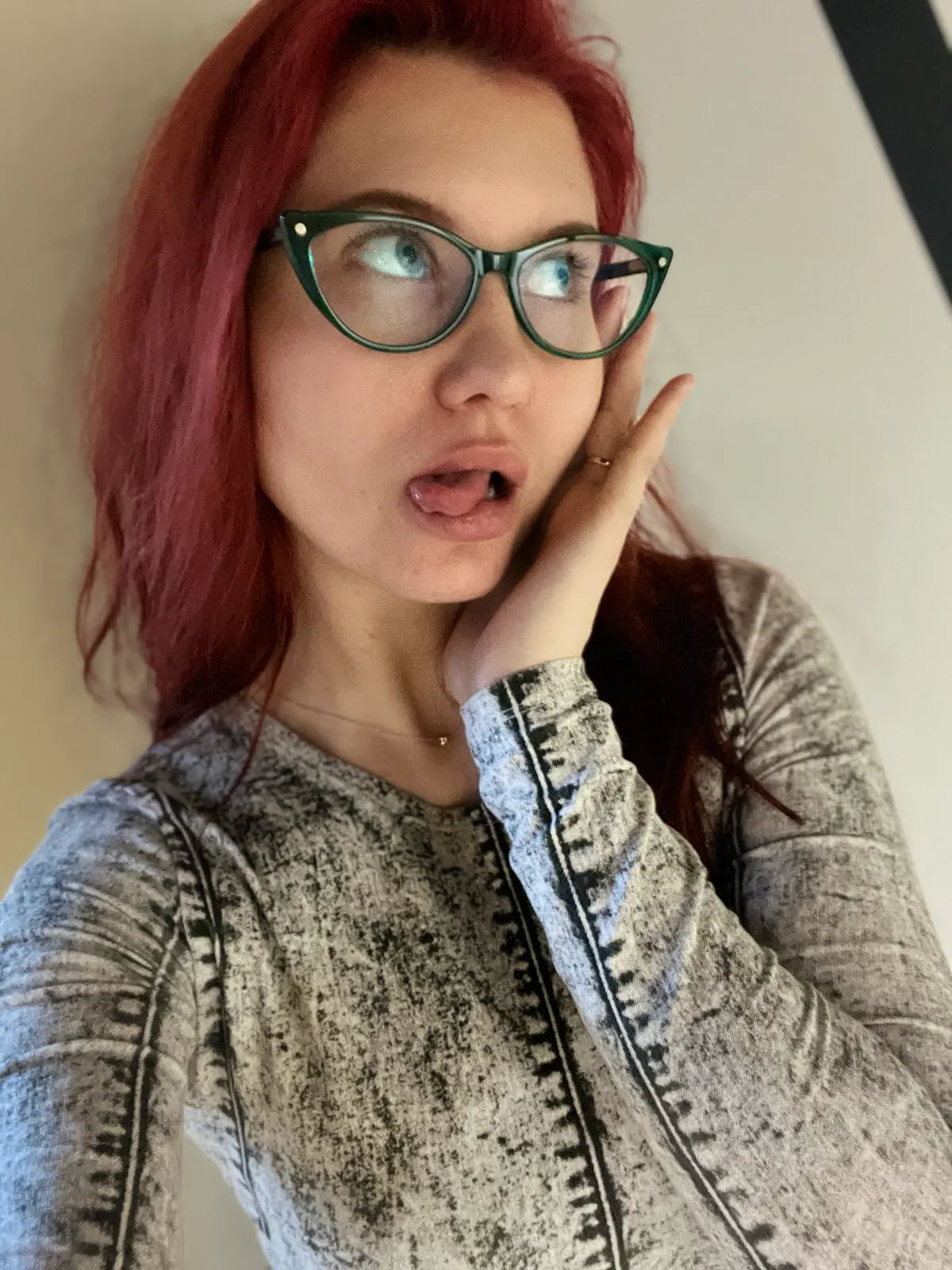 ДЕНЬ 7/365. А БЕСПЛАТНО?🤬
Пишет товарищ в «Сетке»
Наш настоящий диалог 💌⤵️
👦: «Привет. Нужно сделать арт в стилистике комикса. Видели такое скорее всего | Сетка — социальная сеть от hh.ru