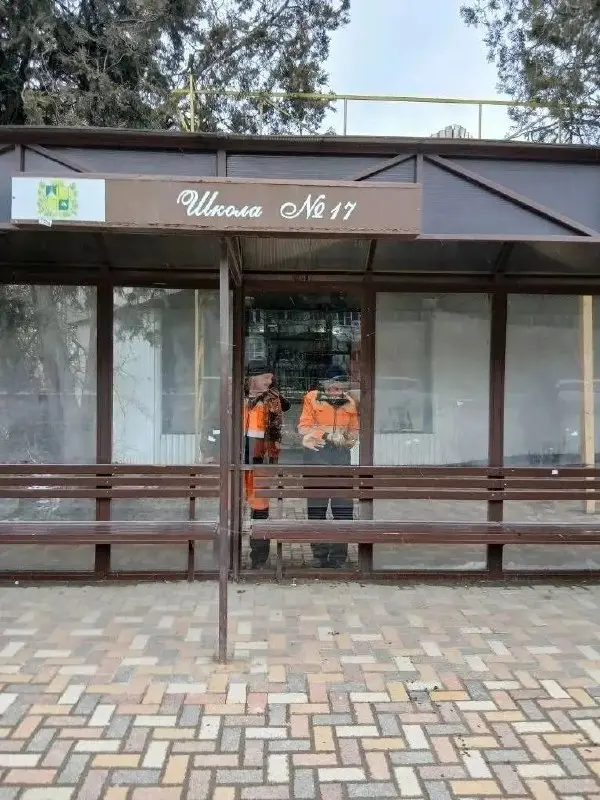 🔨 Ставрополь приводят в порядок после зимы
В городе начали ремонтировать остановки. Из-за зимней погоды и вандалов на многих из них пострадали кровля, стёкла и провода | Сетка — социальная сеть от hh.ru