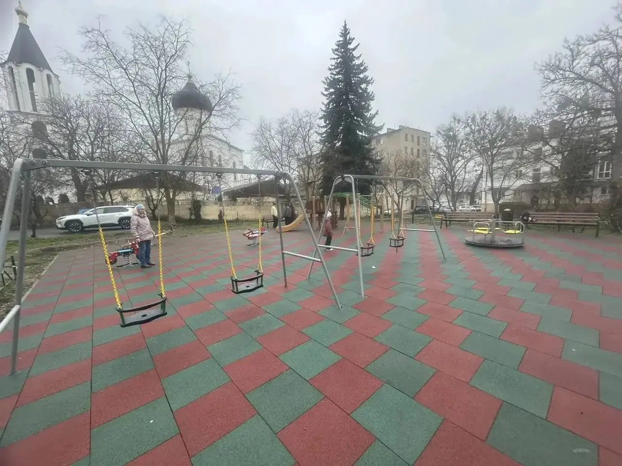 🔨 Ставрополь приводят в порядок после зимы
В городе начали ремонтировать остановки. Из-за зимней погоды и вандалов на многих из них пострадали кровля, стёкла и провода | Сетка — социальная сеть от hh.ru