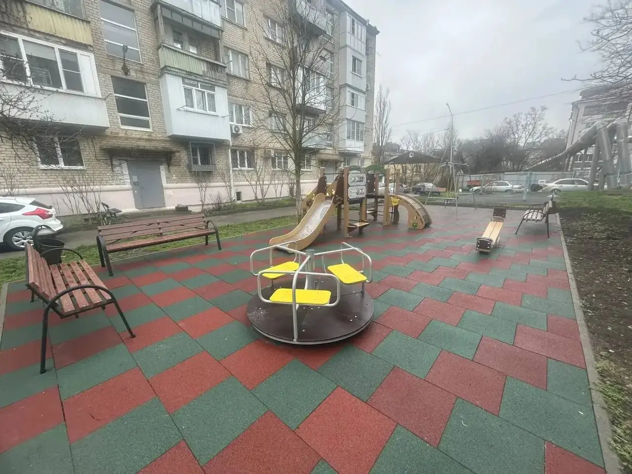 🔨 Ставрополь приводят в порядок после зимы
В городе начали ремонтировать остановки. Из-за зимней погоды и вандалов на многих из них пострадали кровля, стёкла и провода | Сетка — социальная сеть от hh.ru